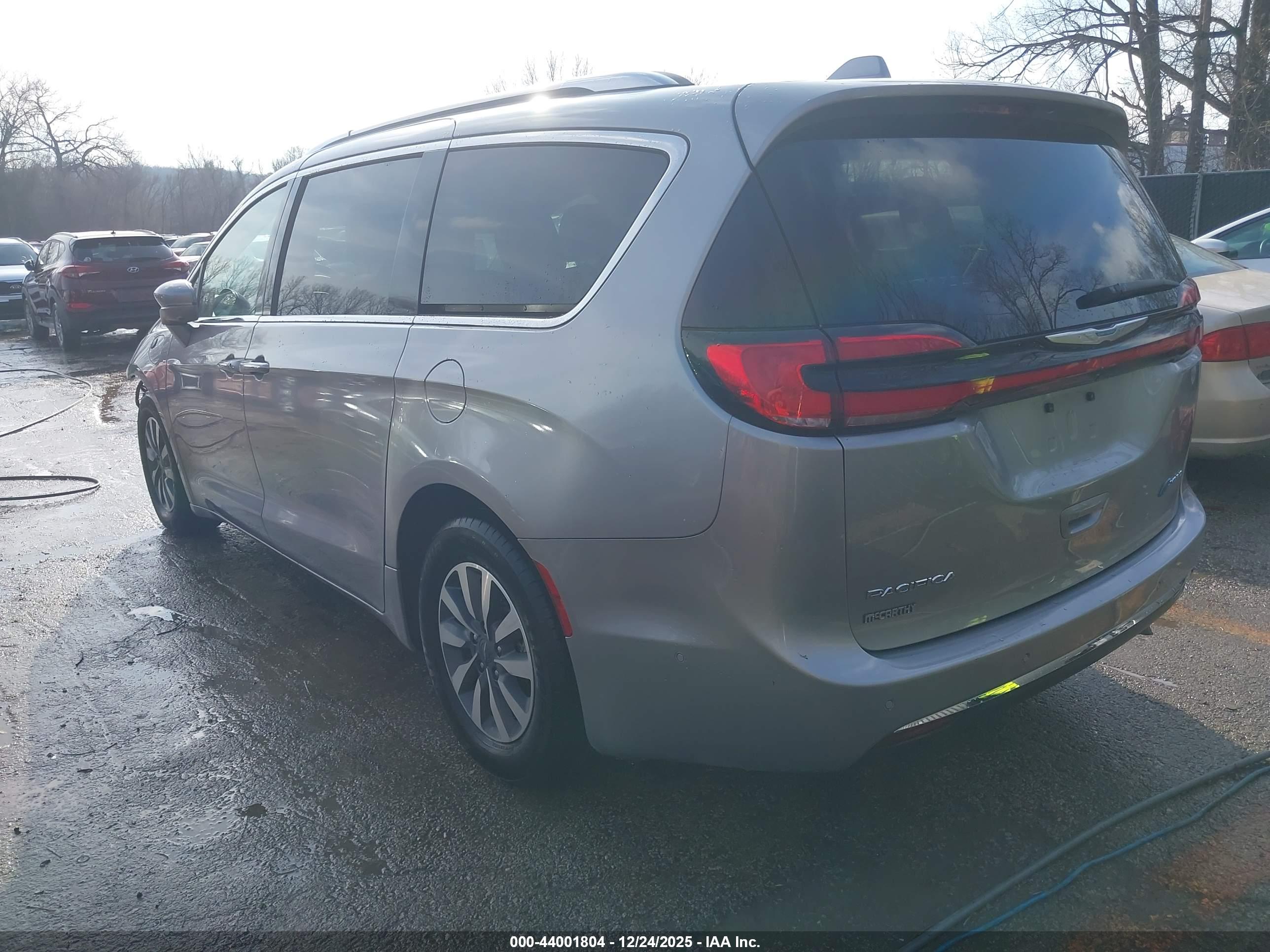 CHRYSLER PACIFICA image 3