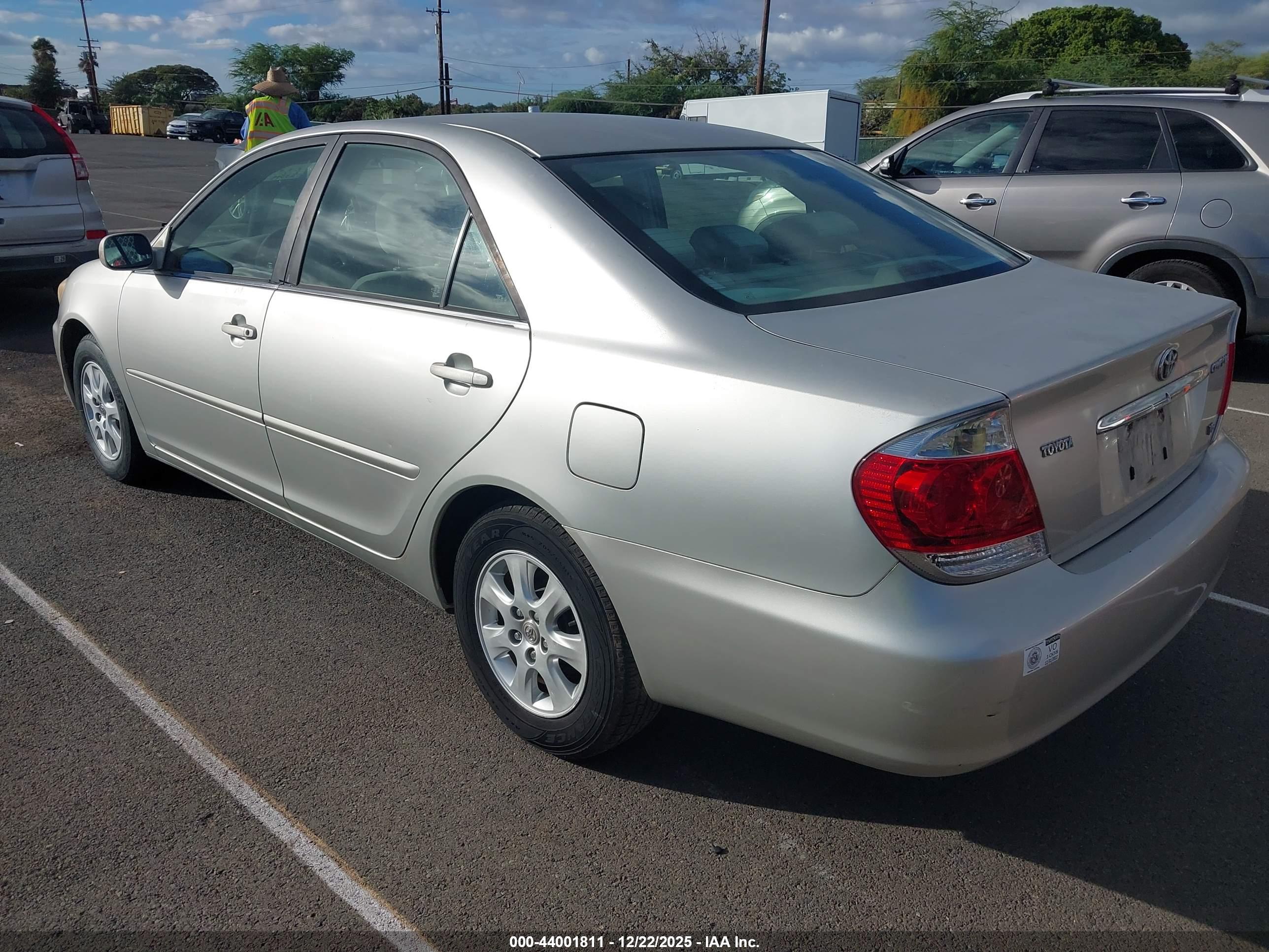 TOYOTA CAMRY image 3