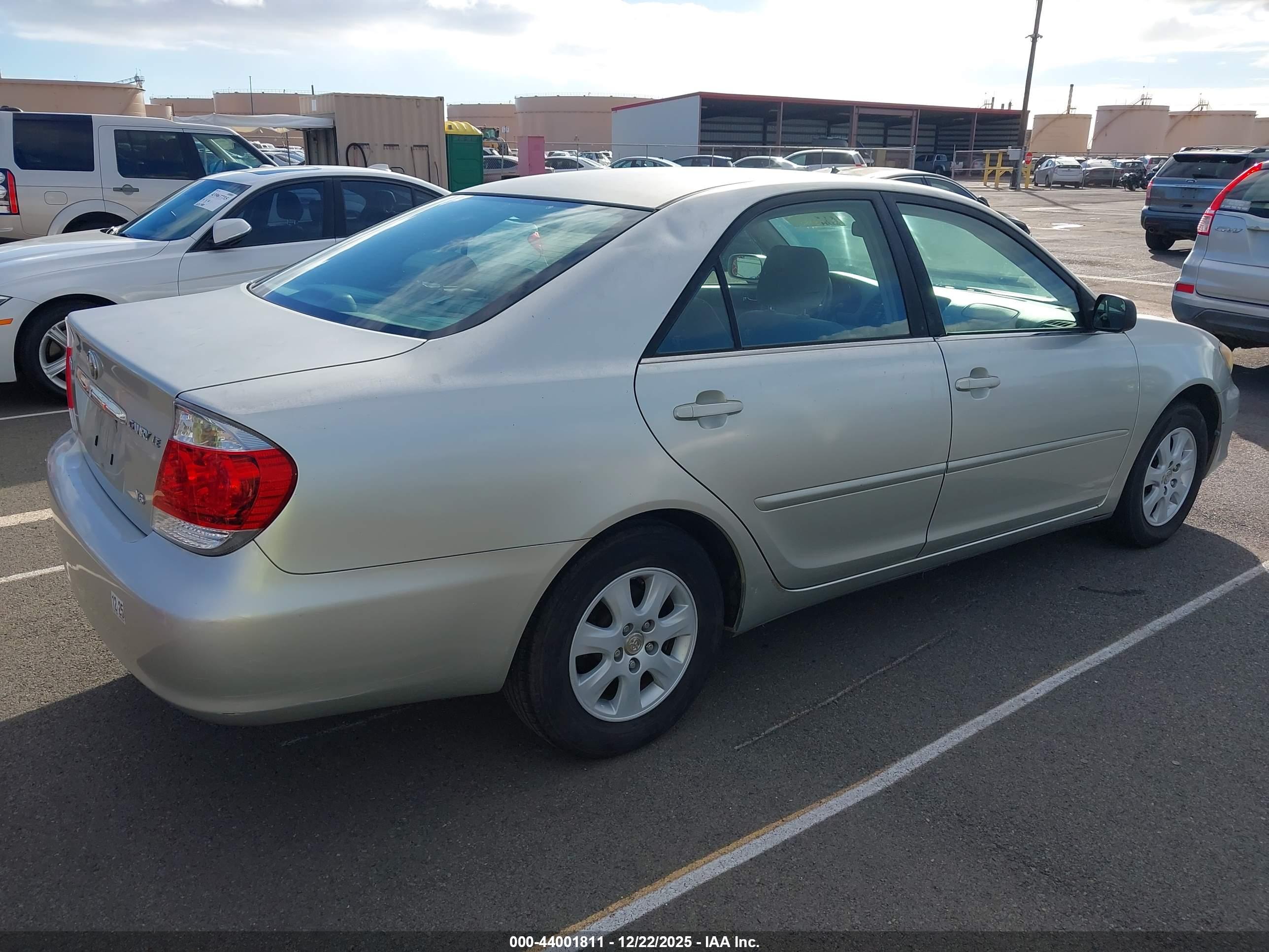 TOYOTA CAMRY image 4