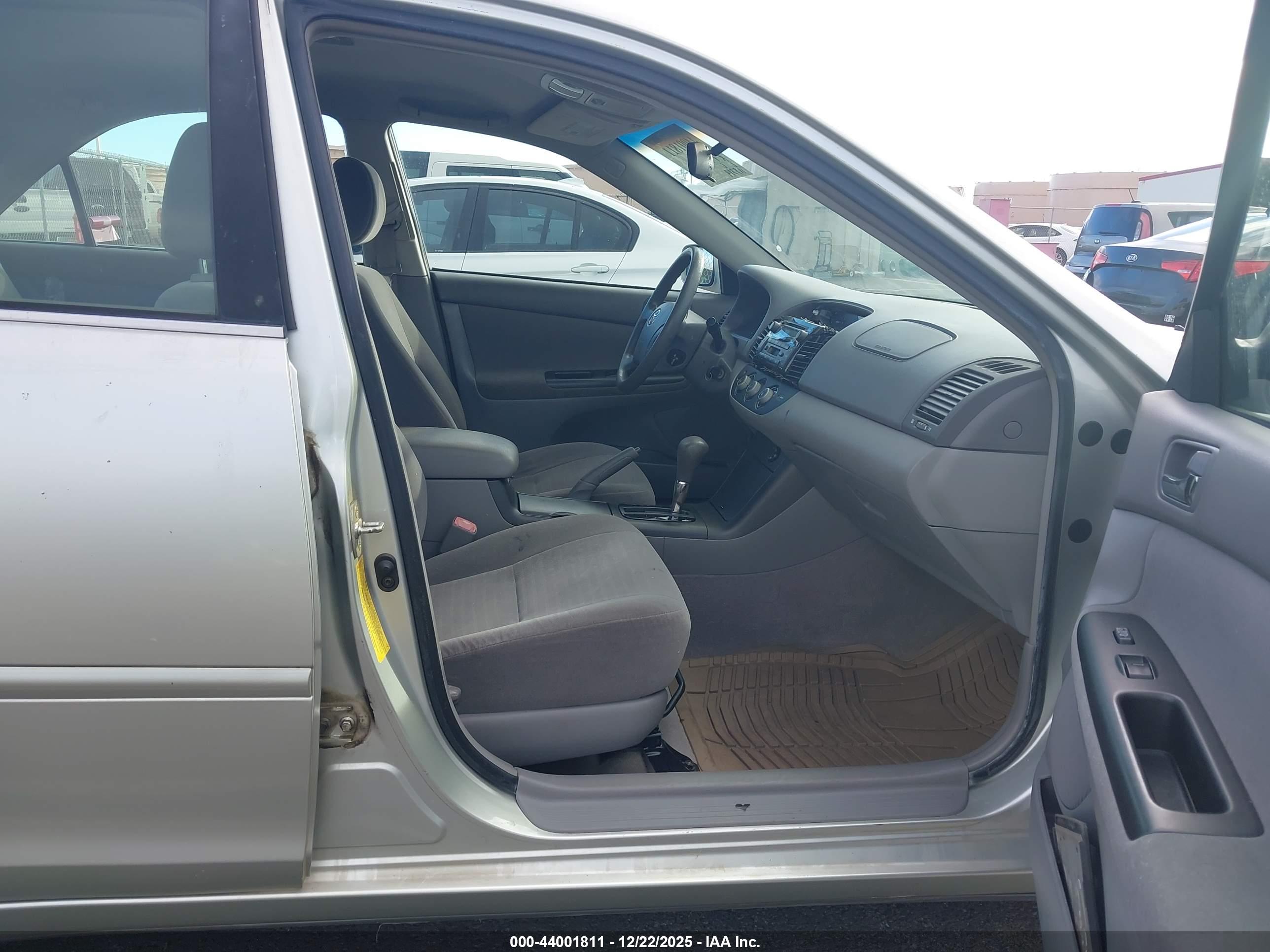 TOYOTA CAMRY image 5