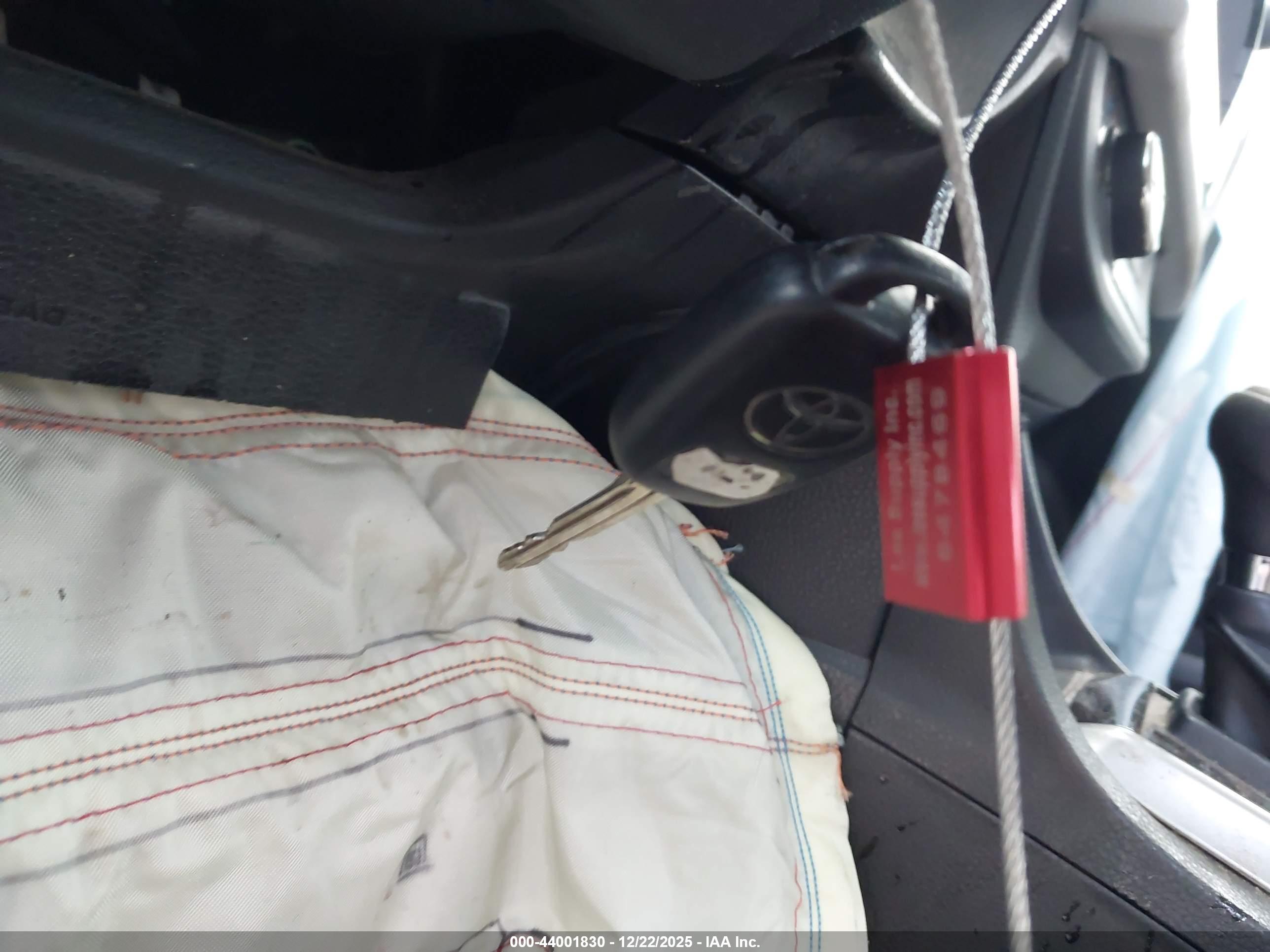 TOYOTA COROLLA image 11