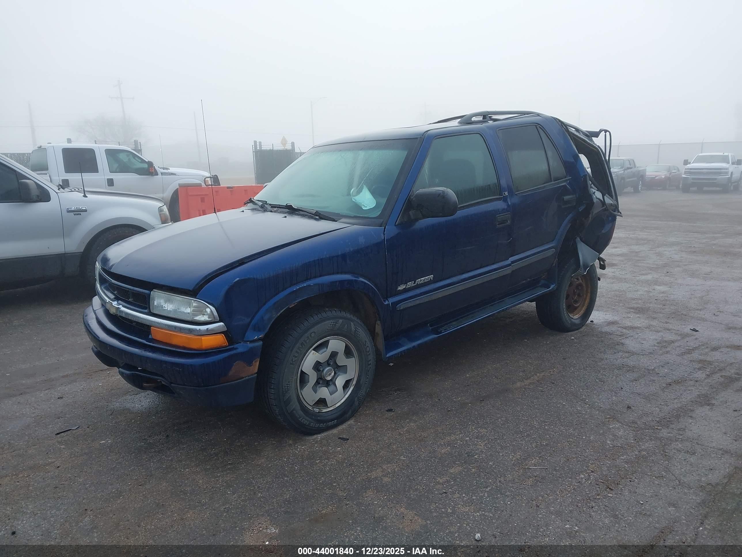 CHEVROLET BLAZER image 2
