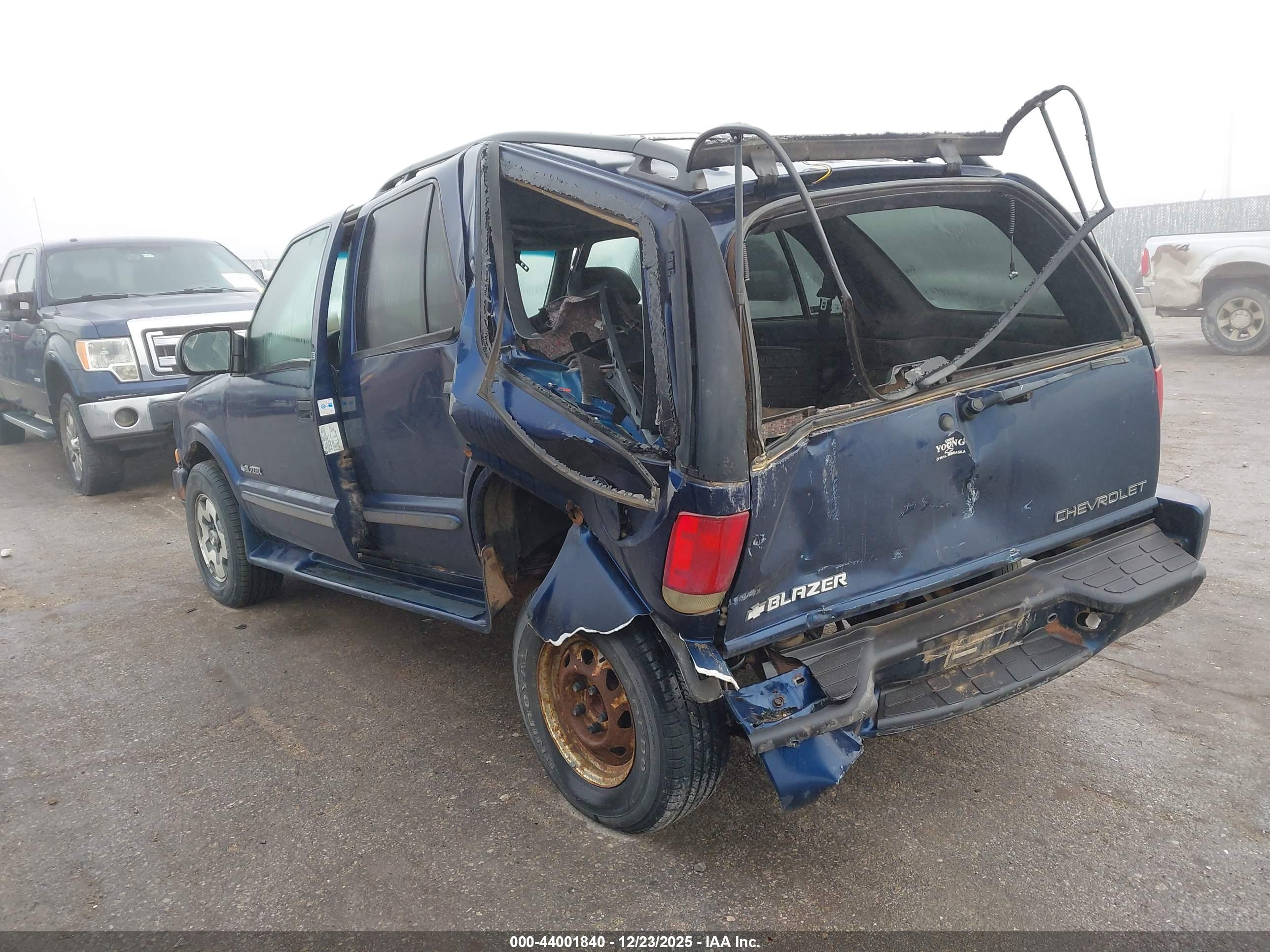 CHEVROLET BLAZER image 3
