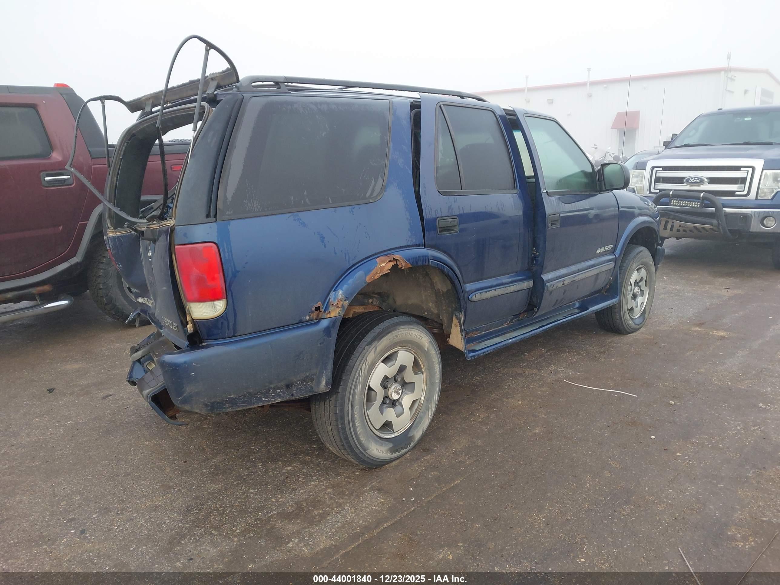 CHEVROLET BLAZER image 4