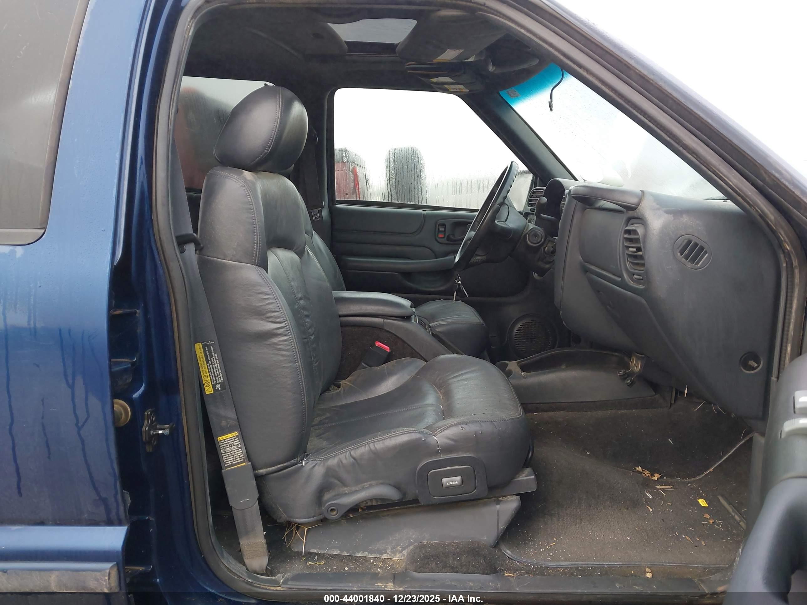 CHEVROLET BLAZER image 5