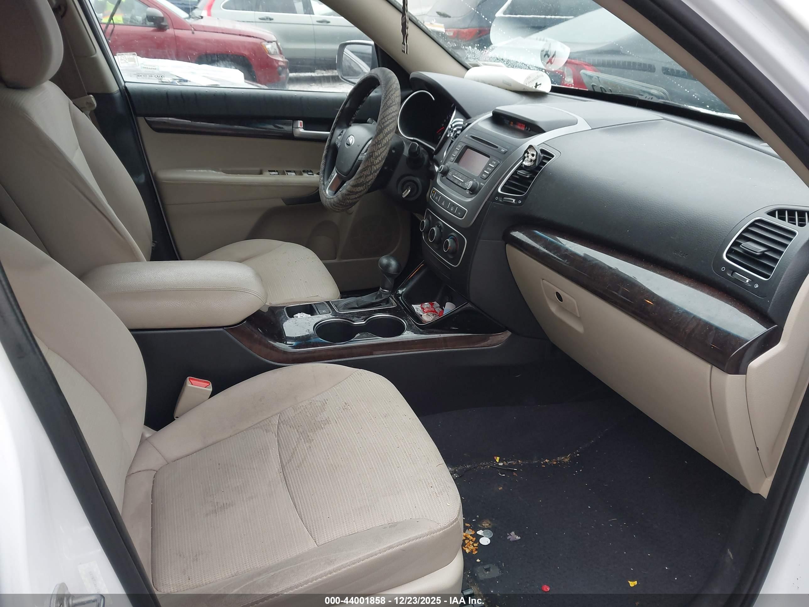 KIA SORENTO image 5