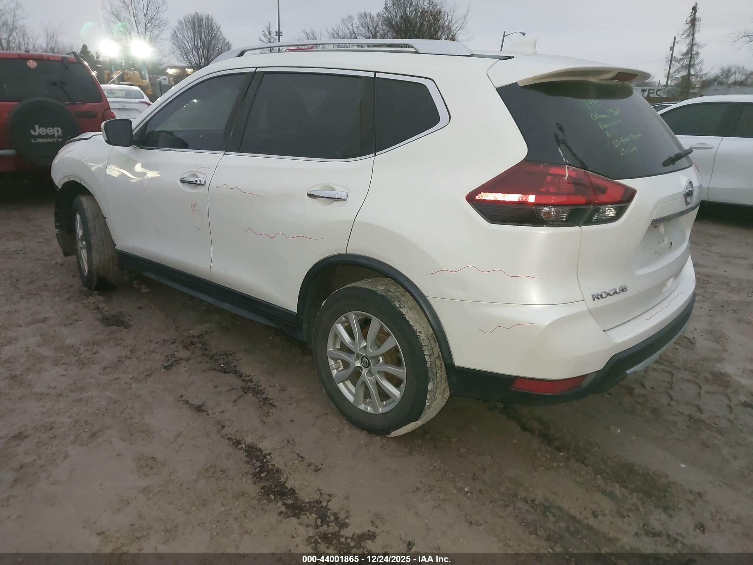 NISSAN ROGUE image 3