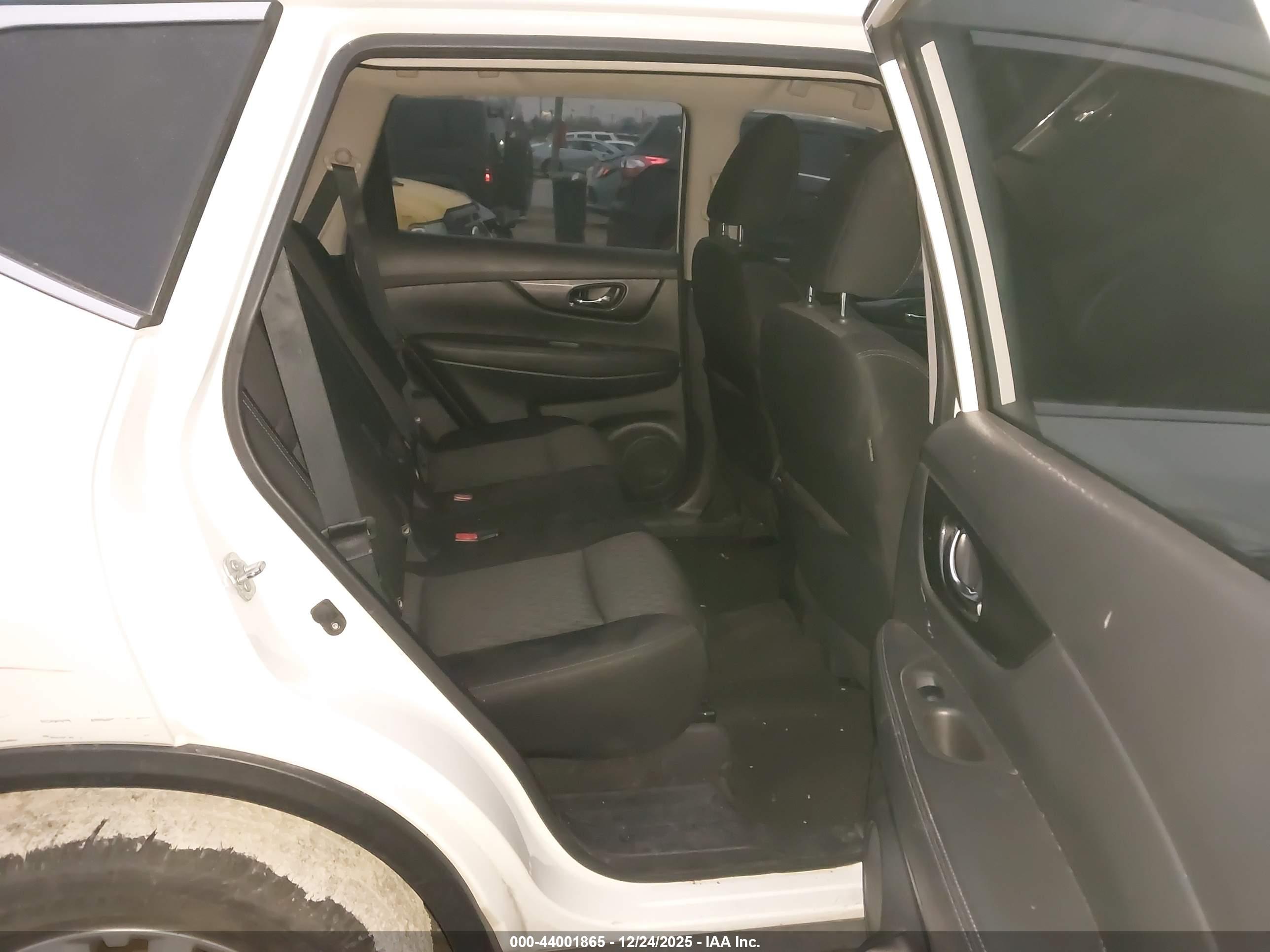 NISSAN ROGUE image 8