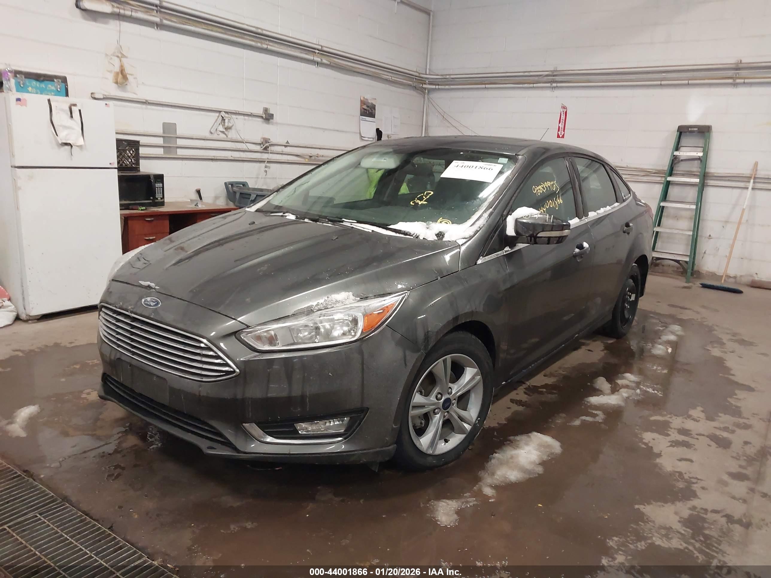 FORD FOCUS image 2