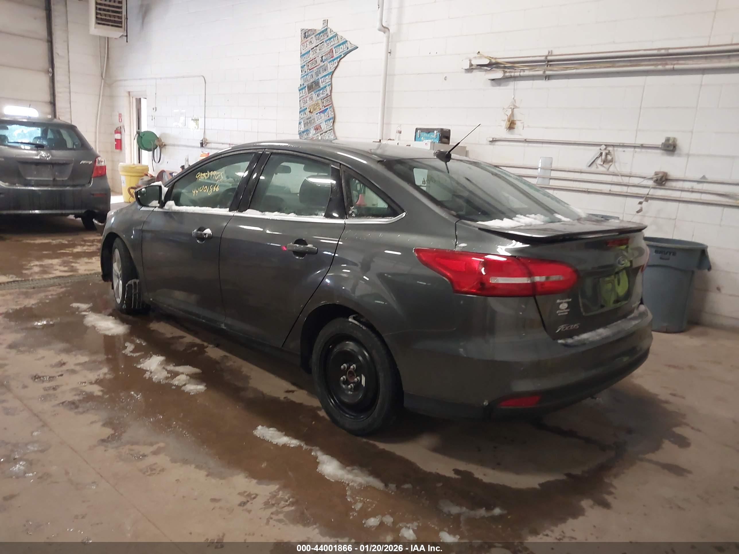 FORD FOCUS image 3