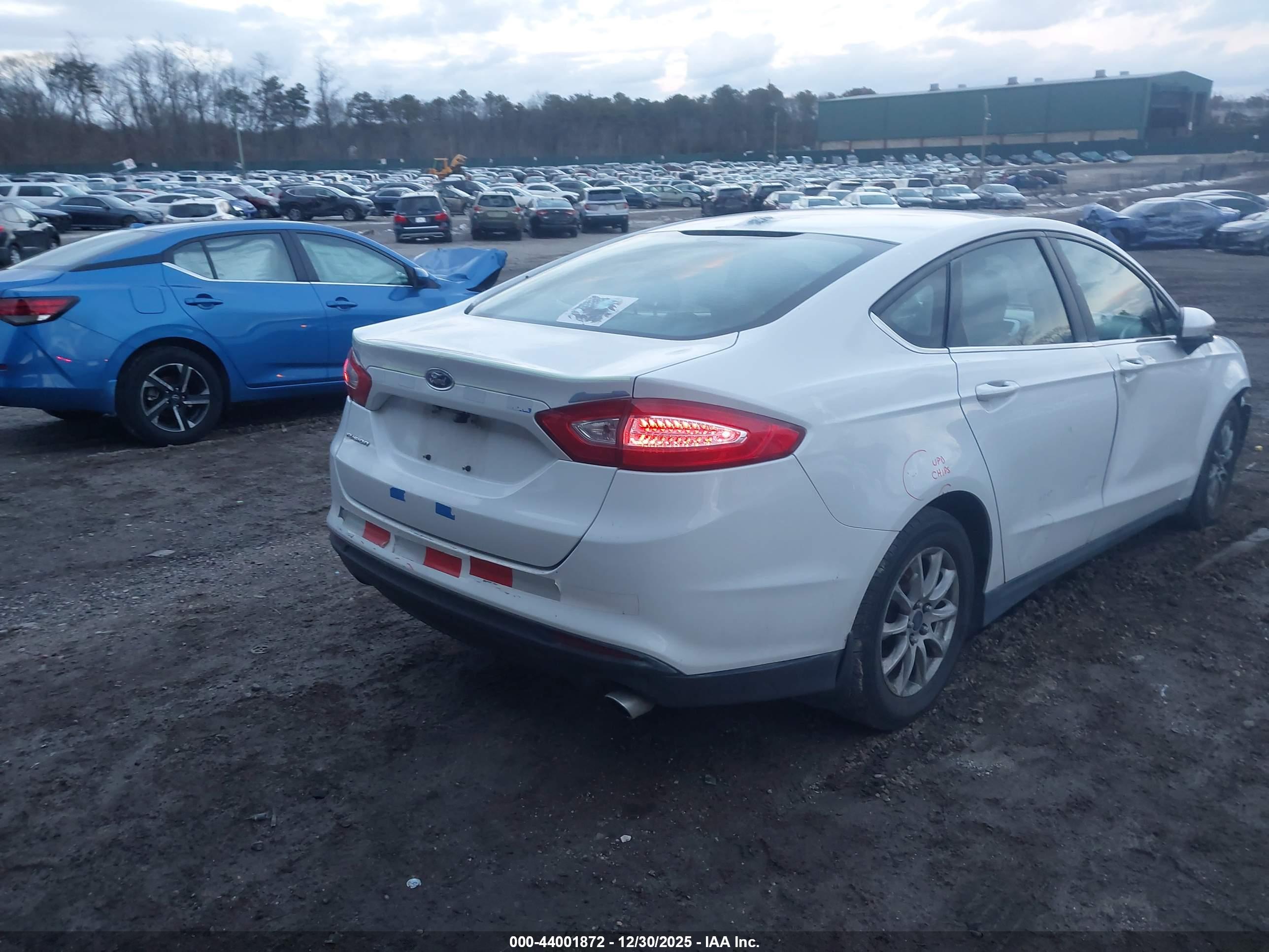 FORD FUSION image 4