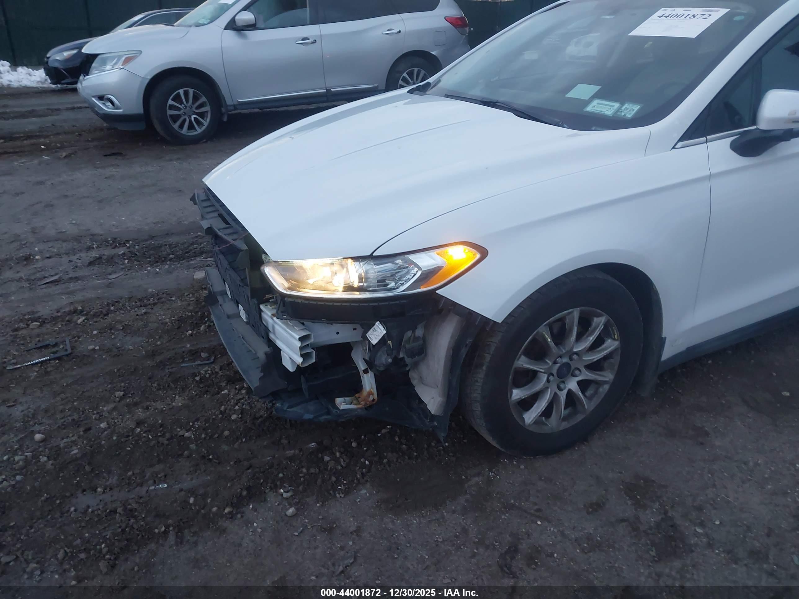 FORD FUSION image 6