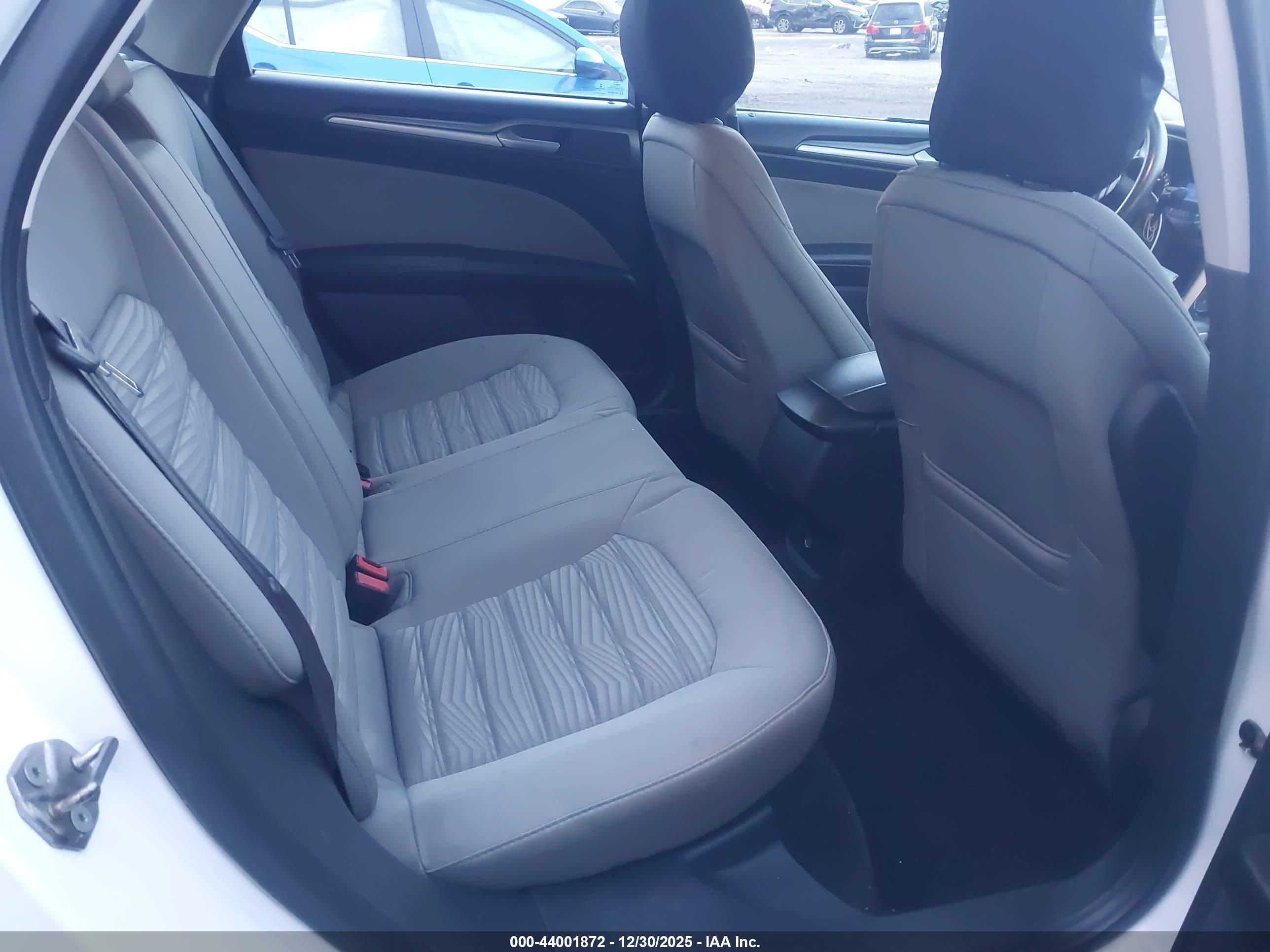 FORD FUSION image 8