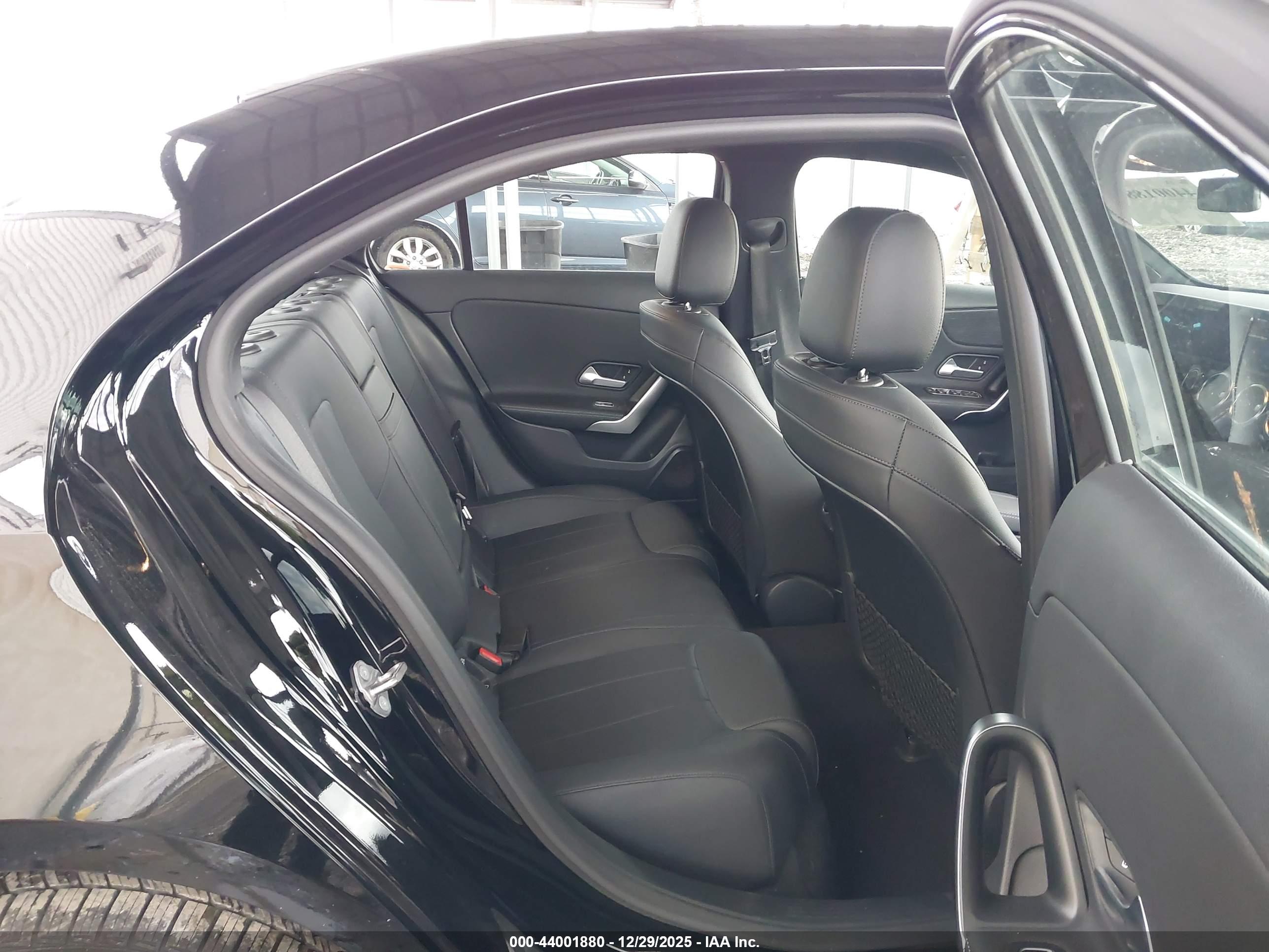 MERCEDES-BENZ A image 8