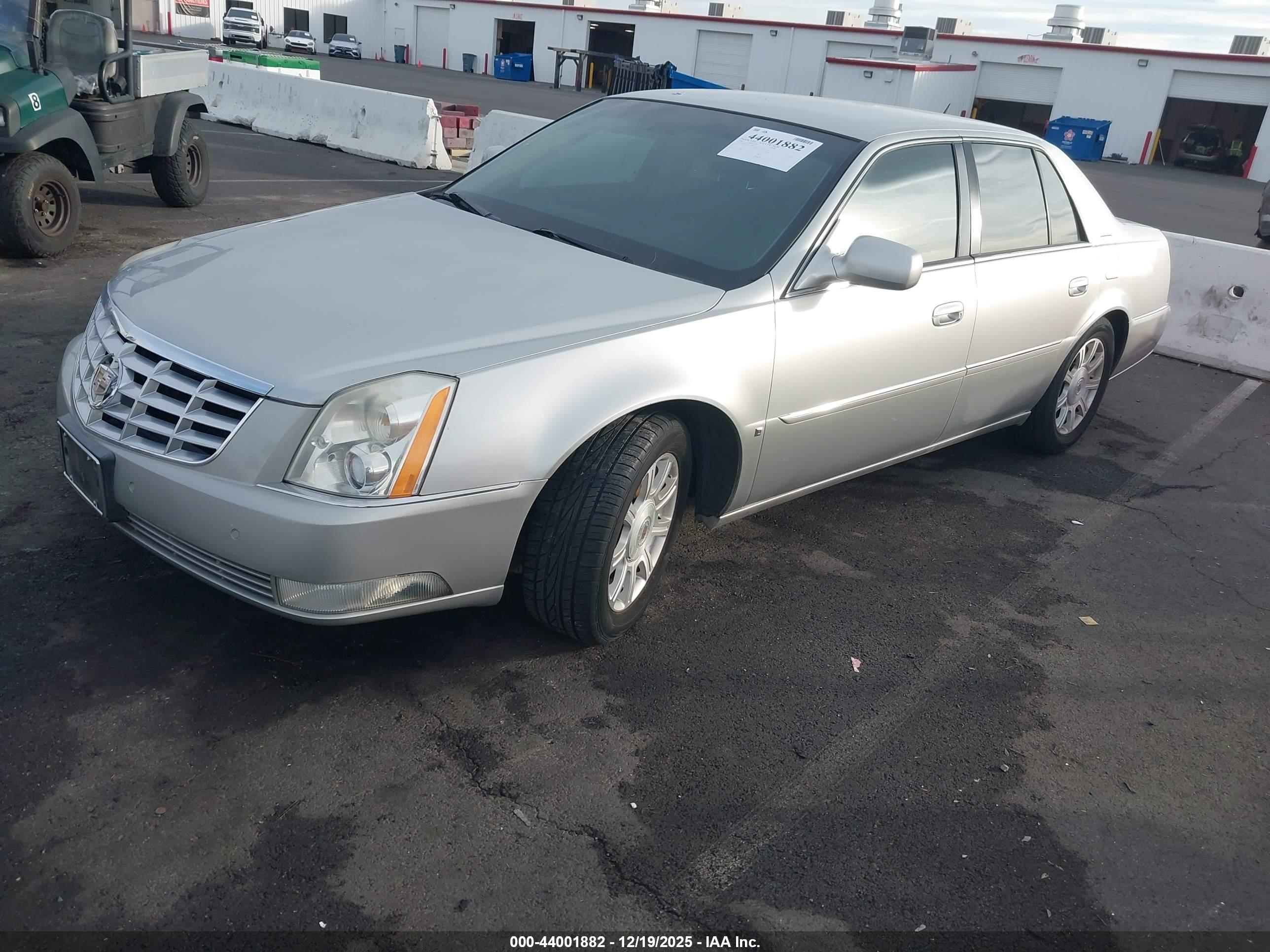 CADILLAC DTS image 2