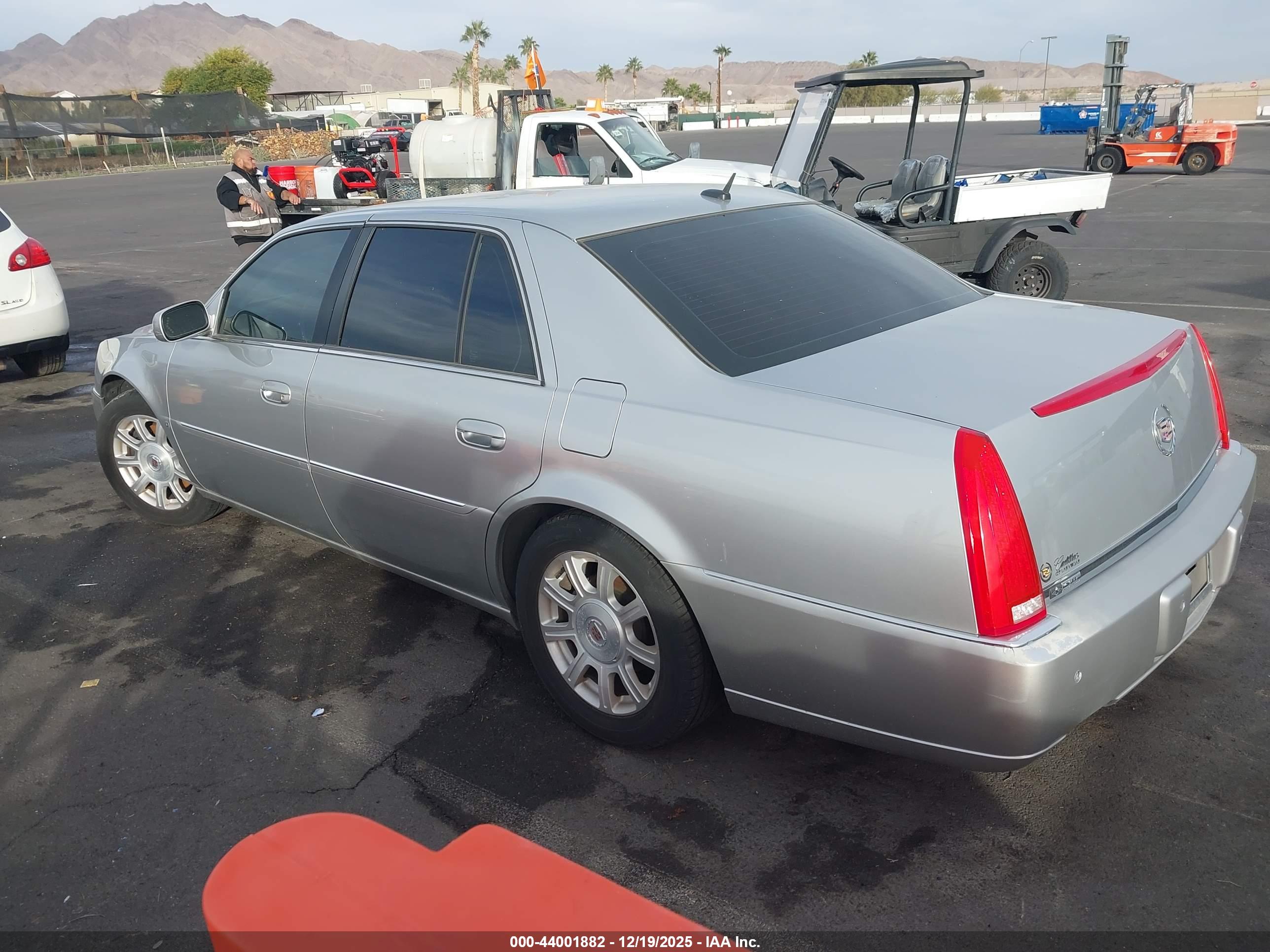 CADILLAC DTS image 3