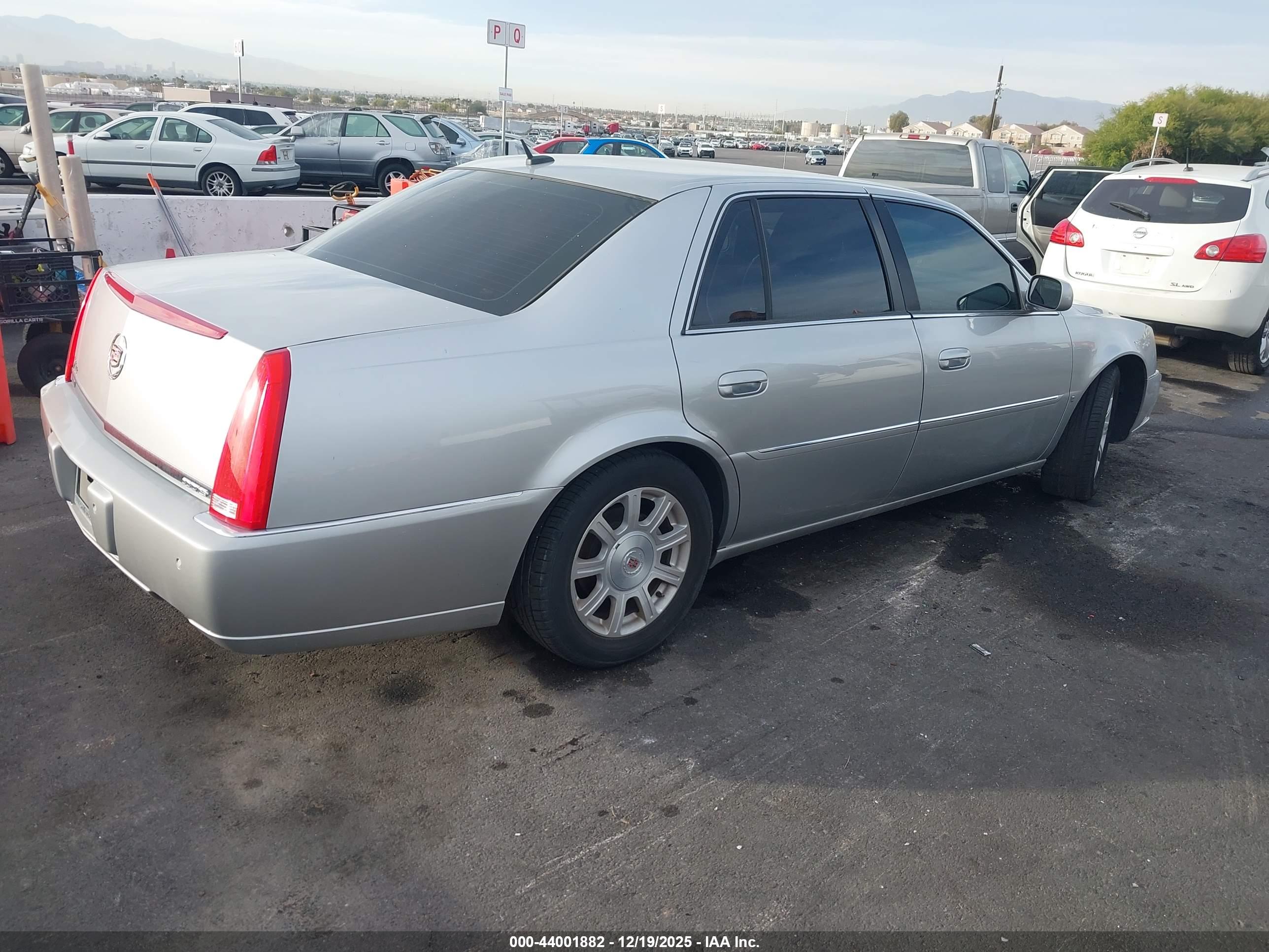 CADILLAC DTS image 4