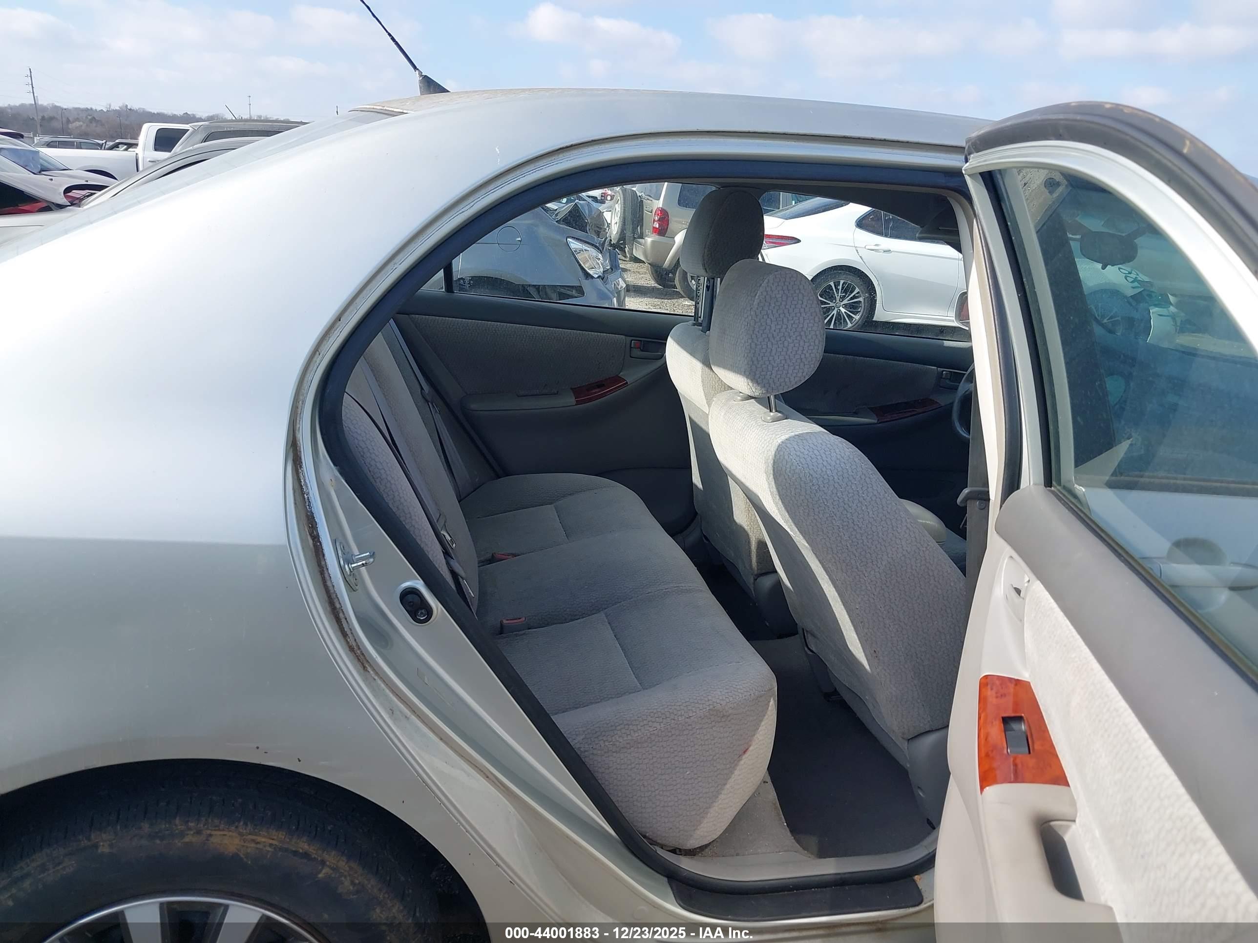 TOYOTA COROLLA image 8