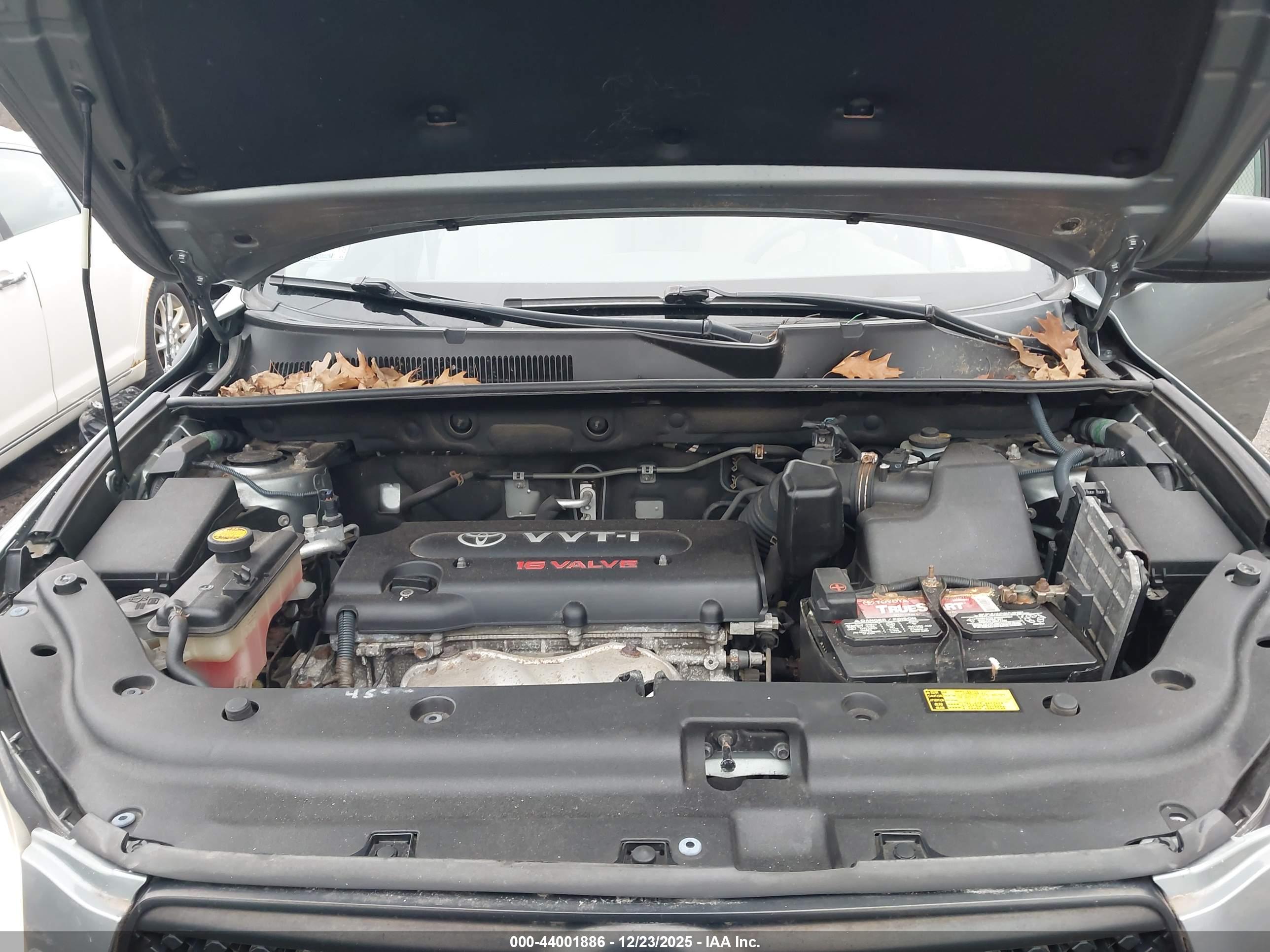 TOYOTA RAV4 image 10