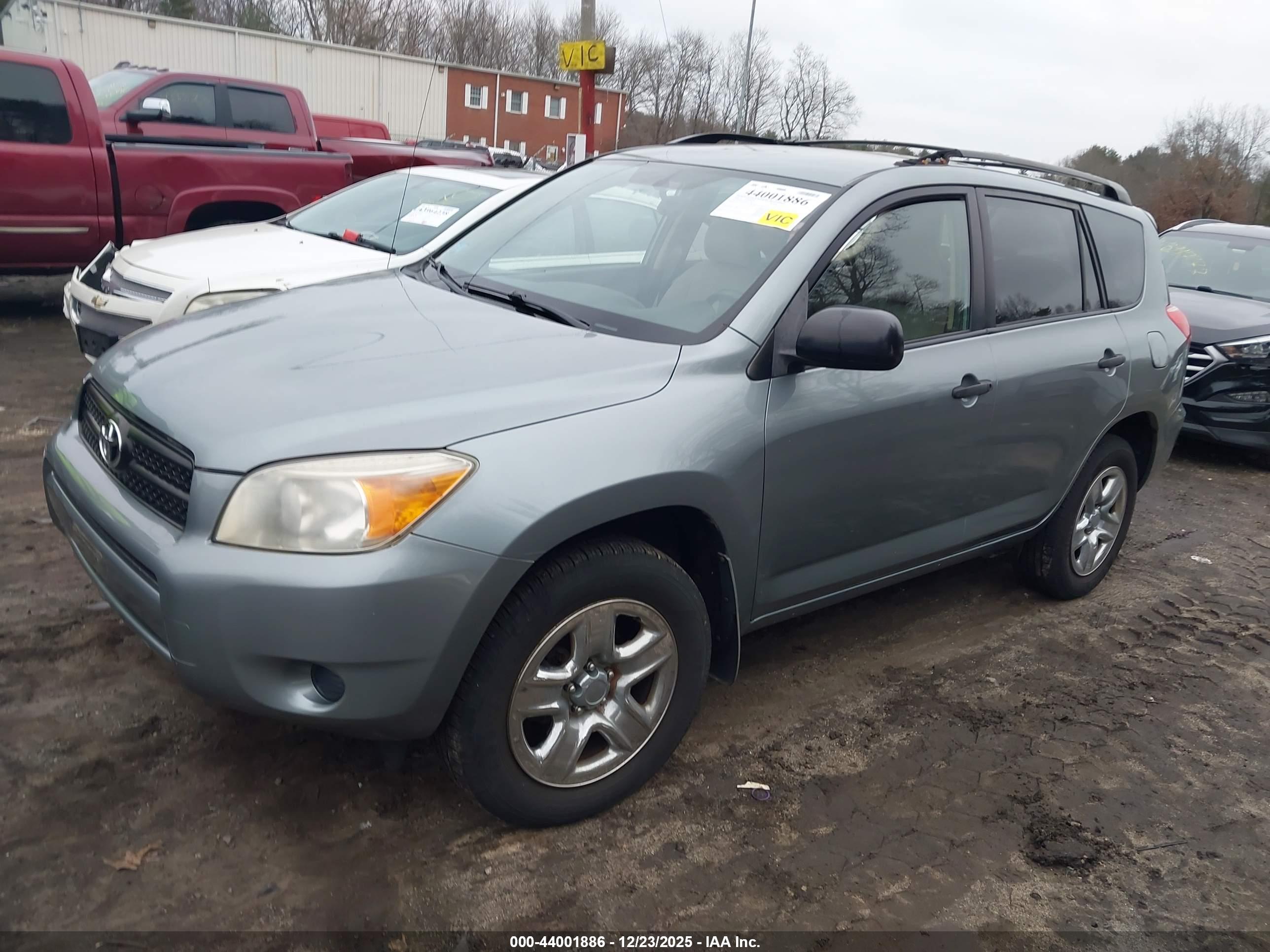 TOYOTA RAV4 image 2