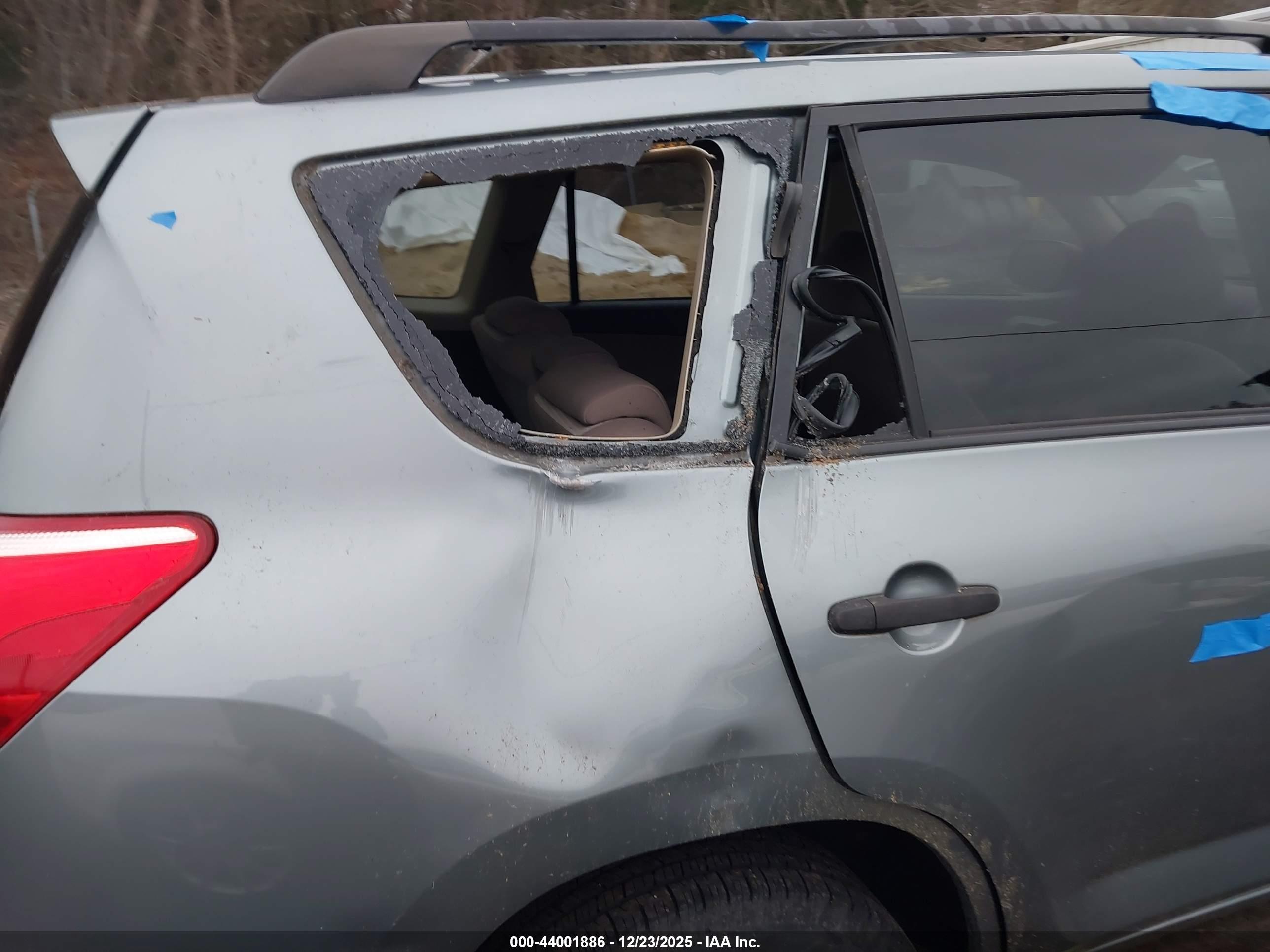 TOYOTA RAV4 image 6