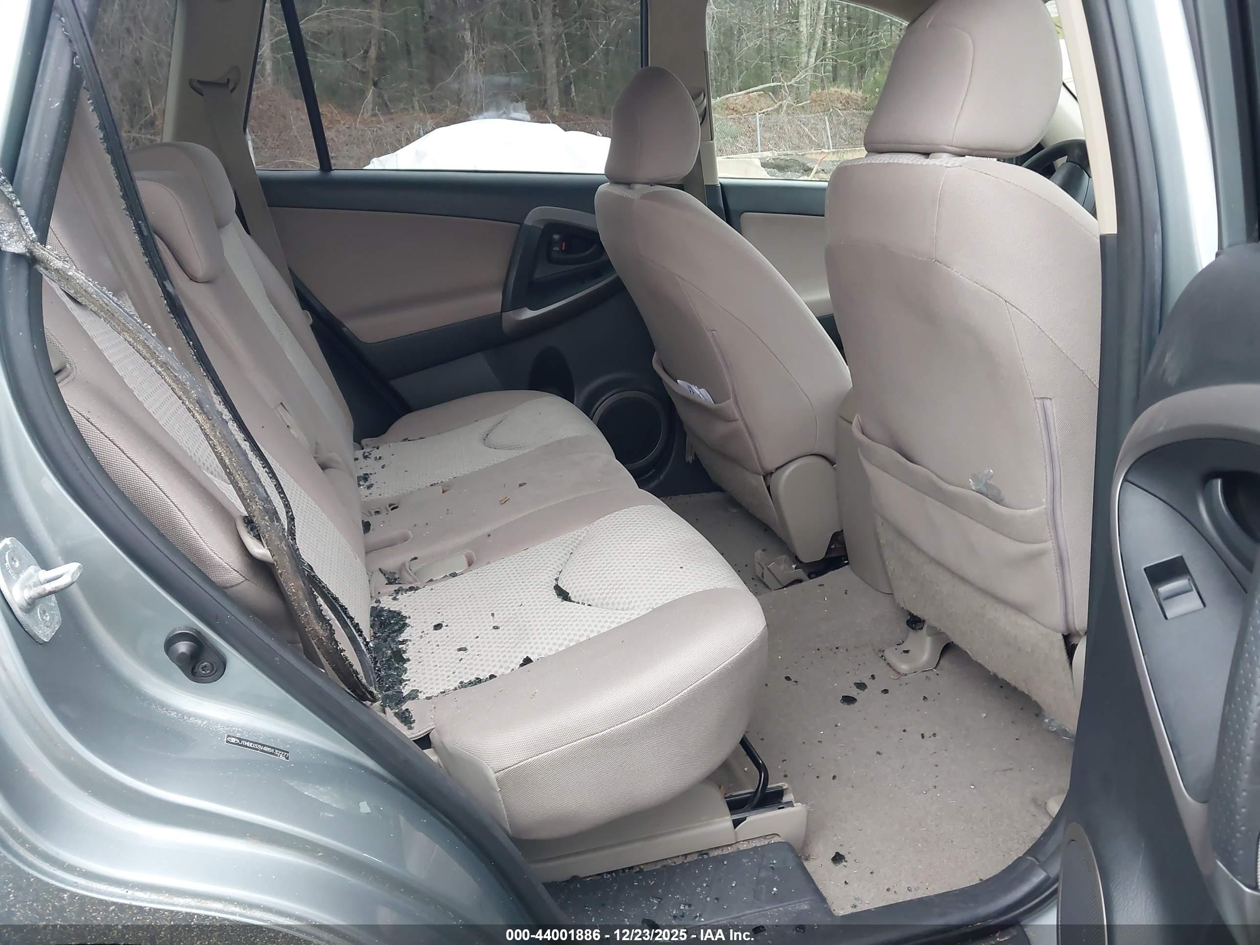 TOYOTA RAV4 image 8