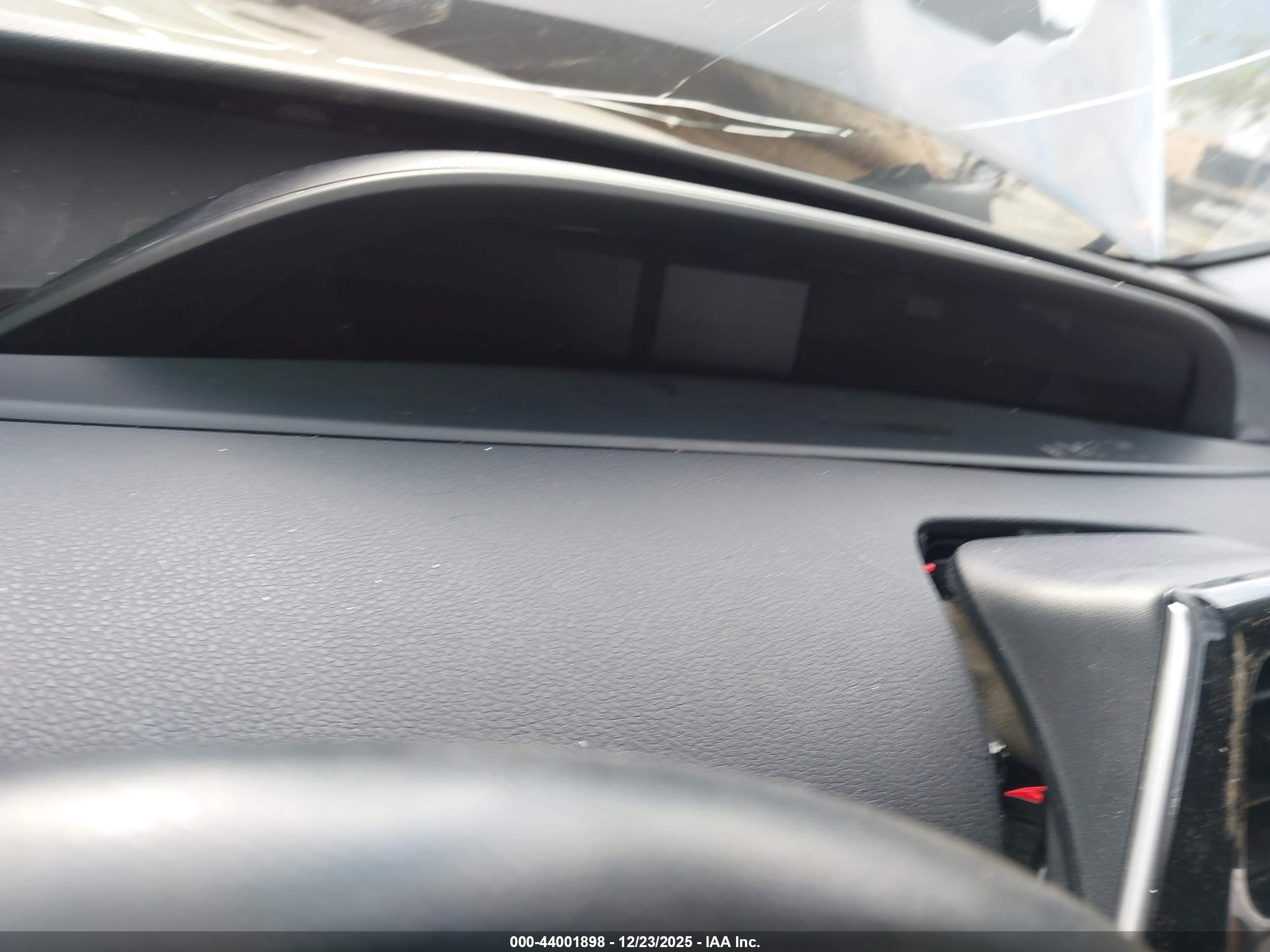 TOYOTA PRIUS image 7