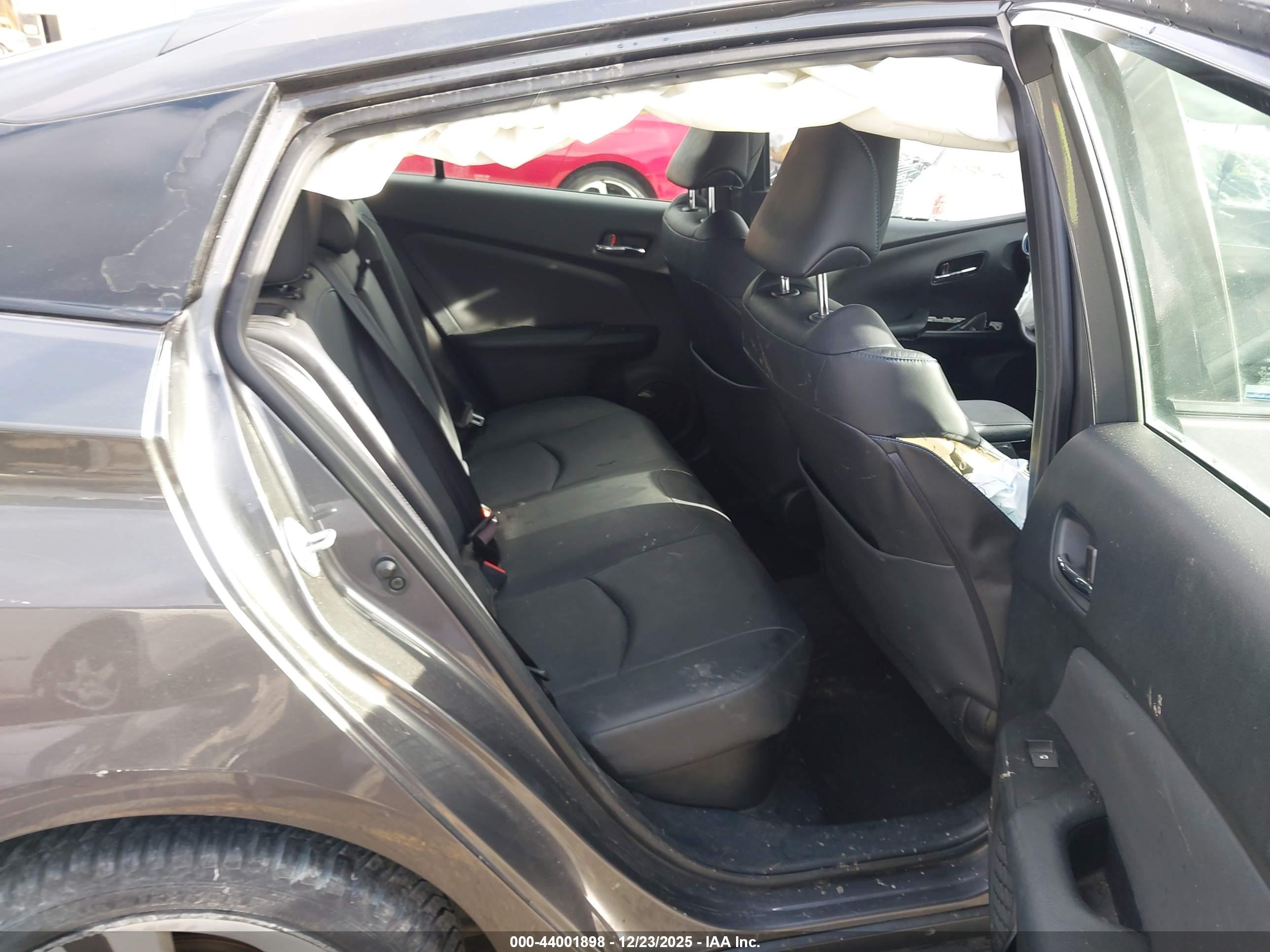 TOYOTA PRIUS image 8