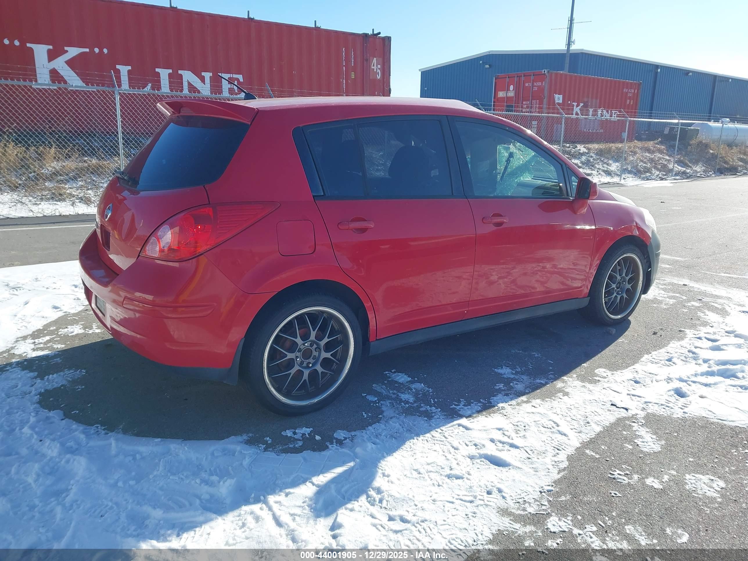 NISSAN VERSA image 4