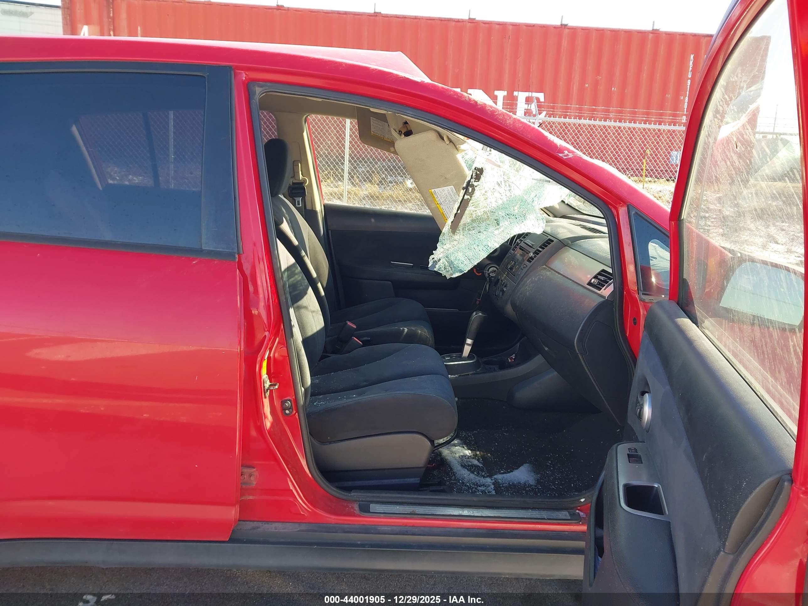 NISSAN VERSA image 5