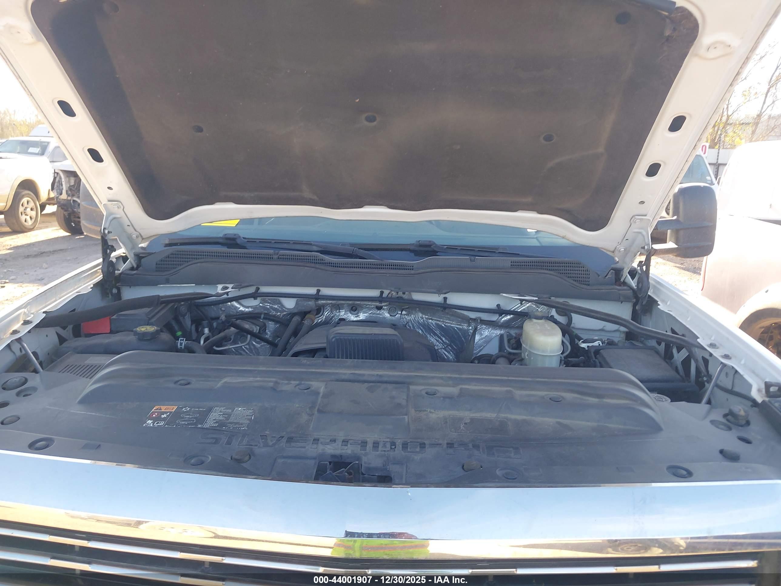 CHEVROLET SILVERADO image 10