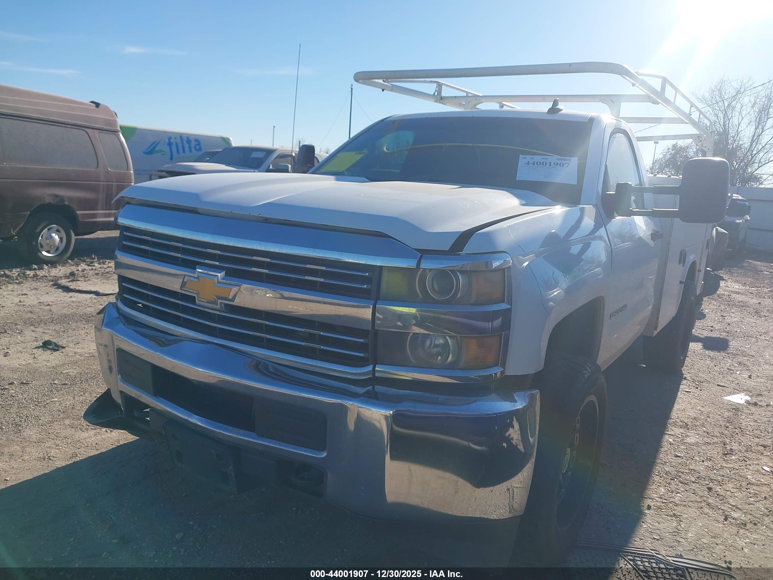 CHEVROLET SILVERADO image 2