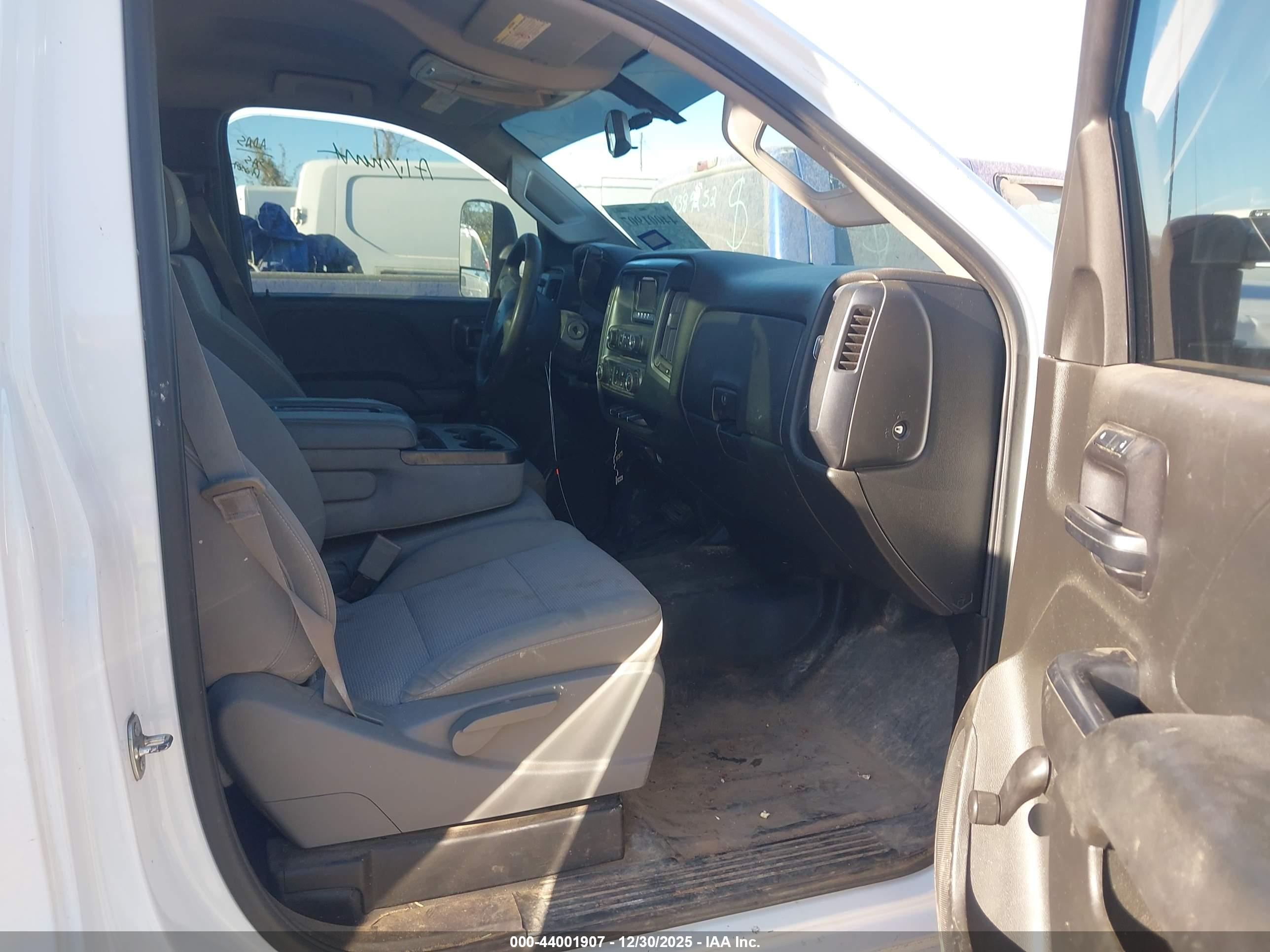 CHEVROLET SILVERADO image 5