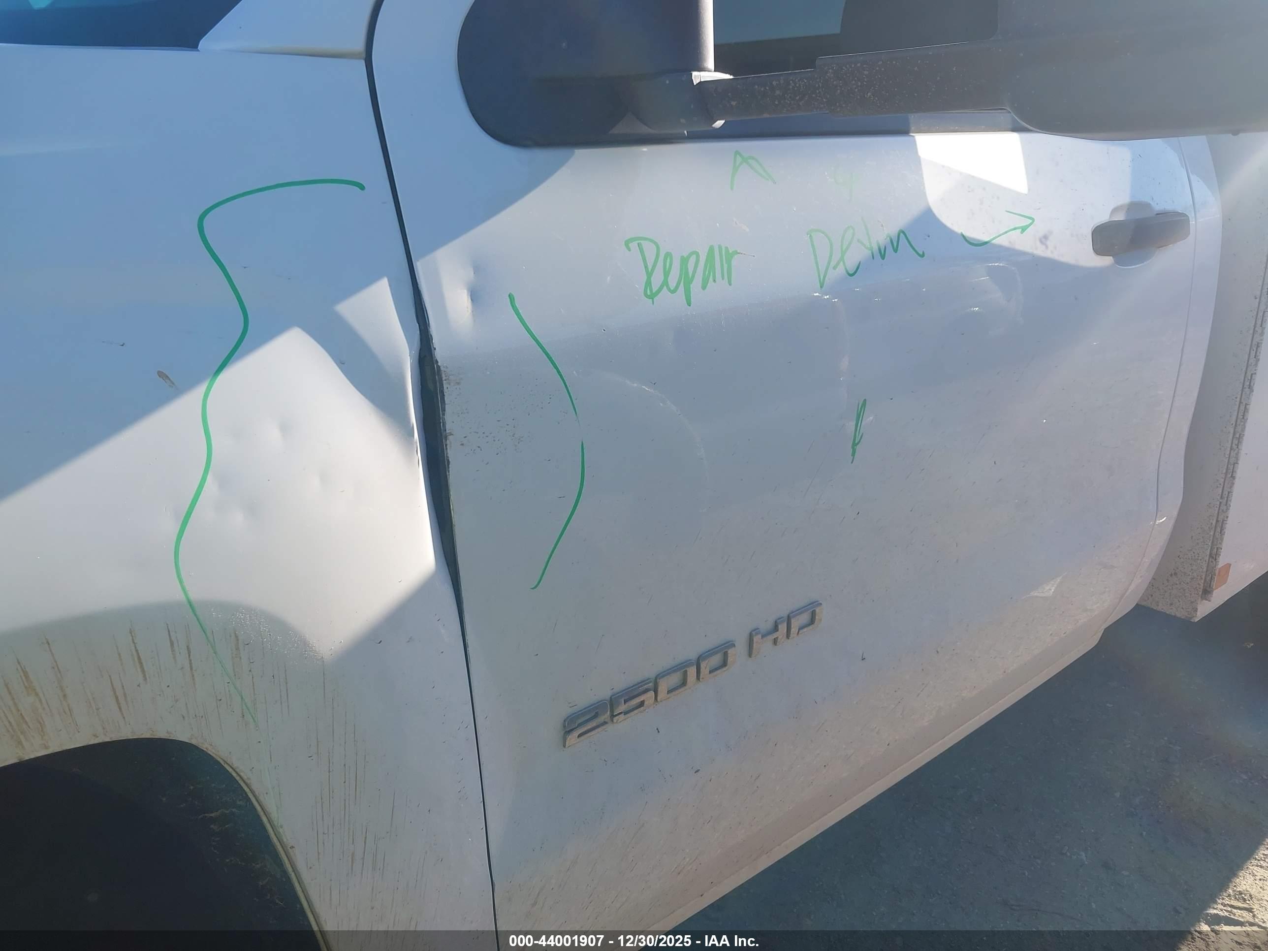 CHEVROLET SILVERADO image 6