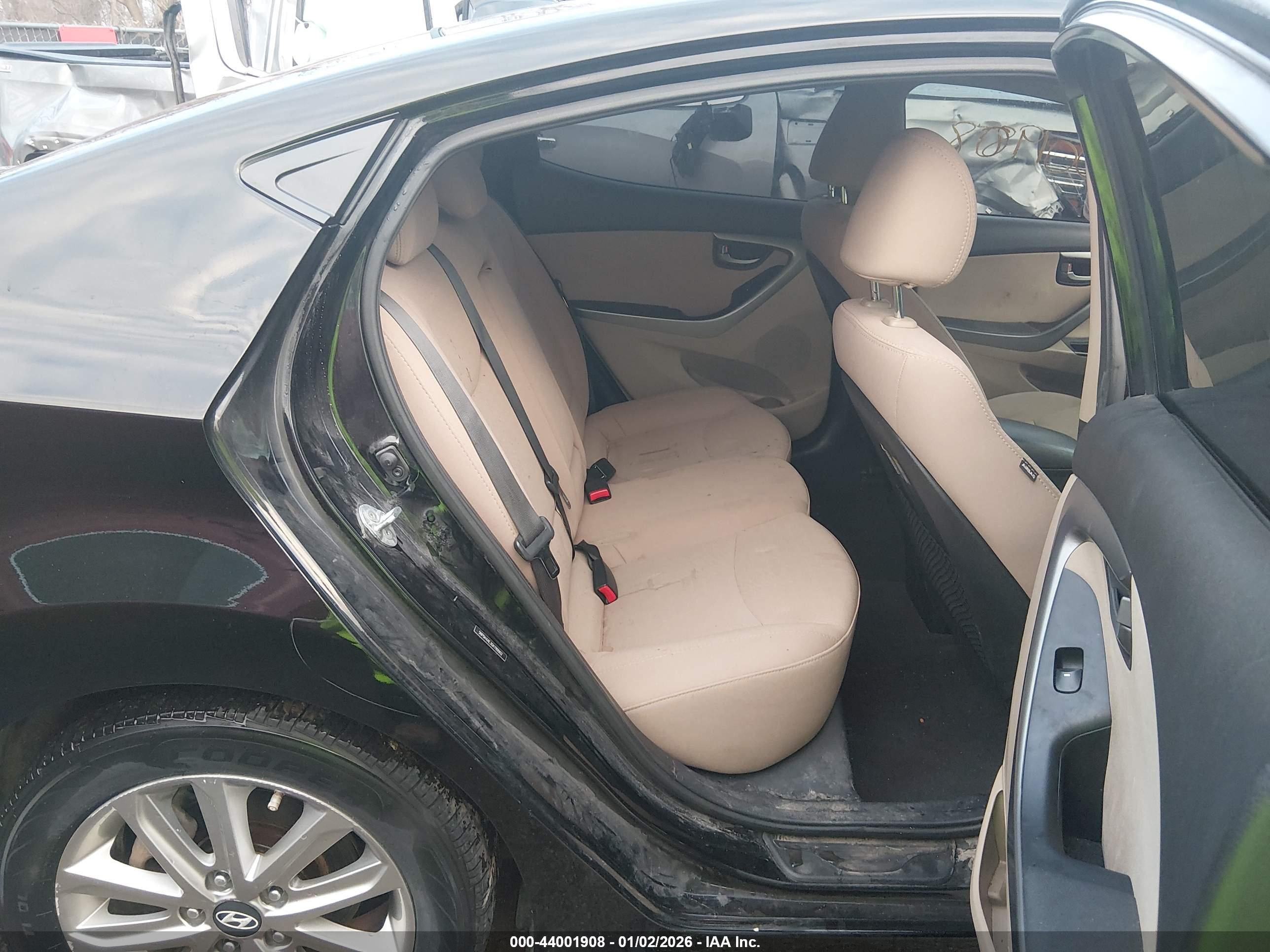 HYUNDAI ELANTRA image 8