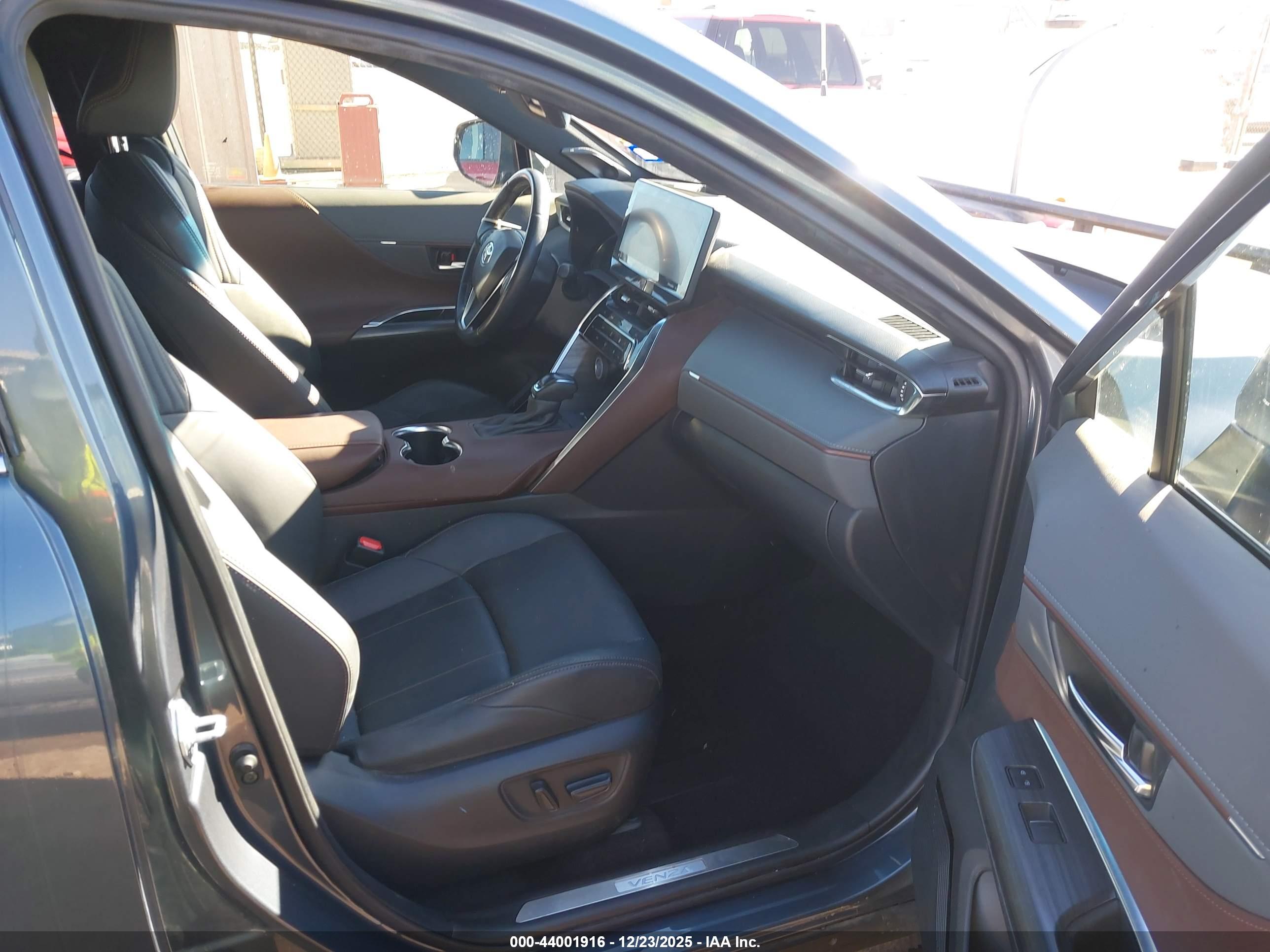 TOYOTA VENZA image 5