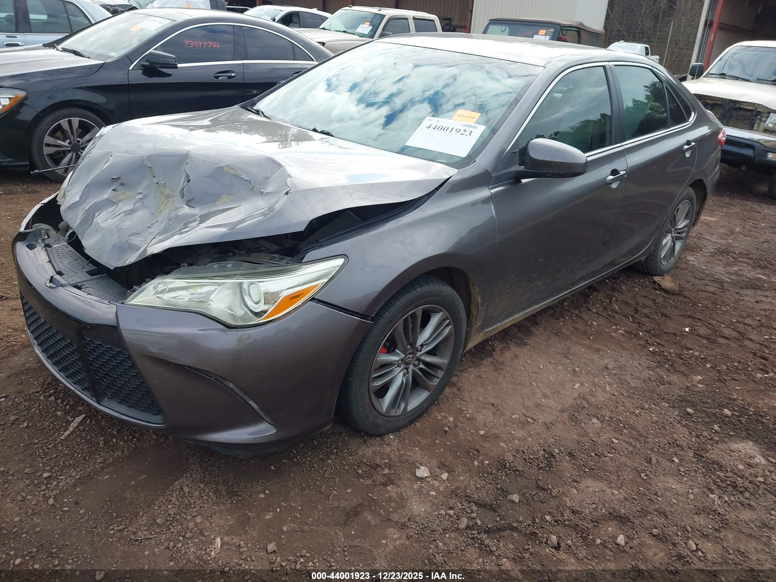 TOYOTA CAMRY image 2