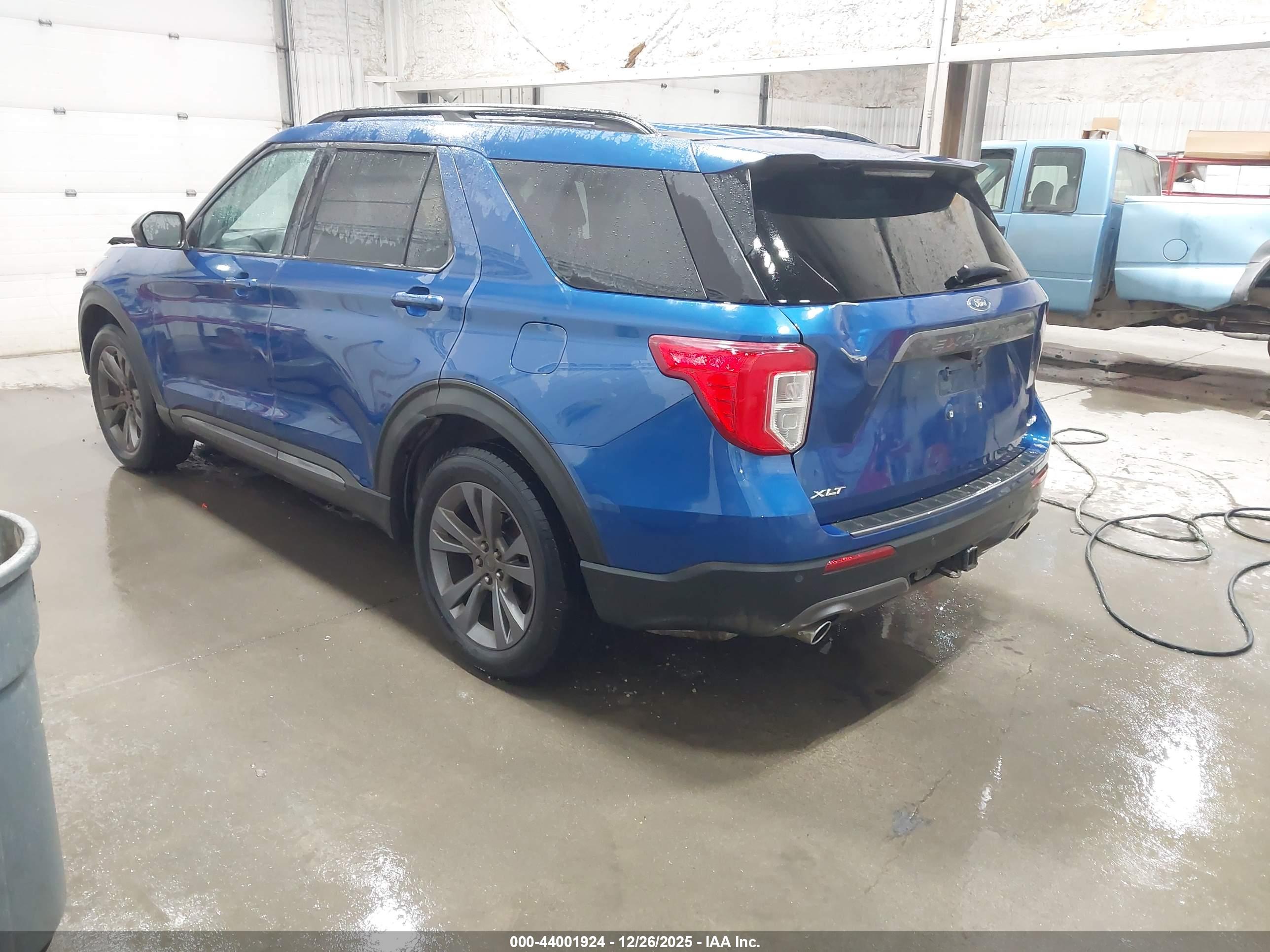 FORD EXPLORER image 3