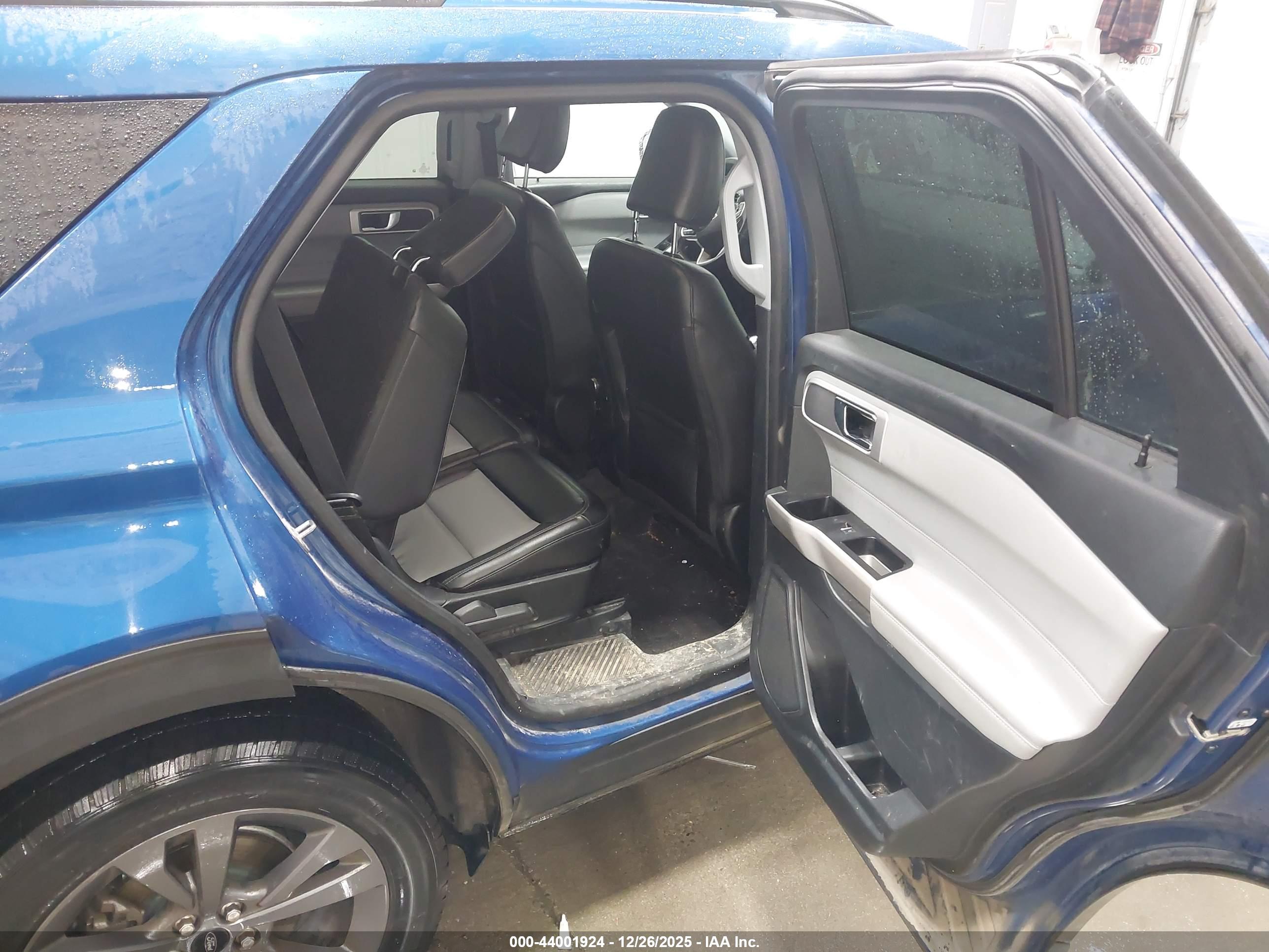 FORD EXPLORER image 8