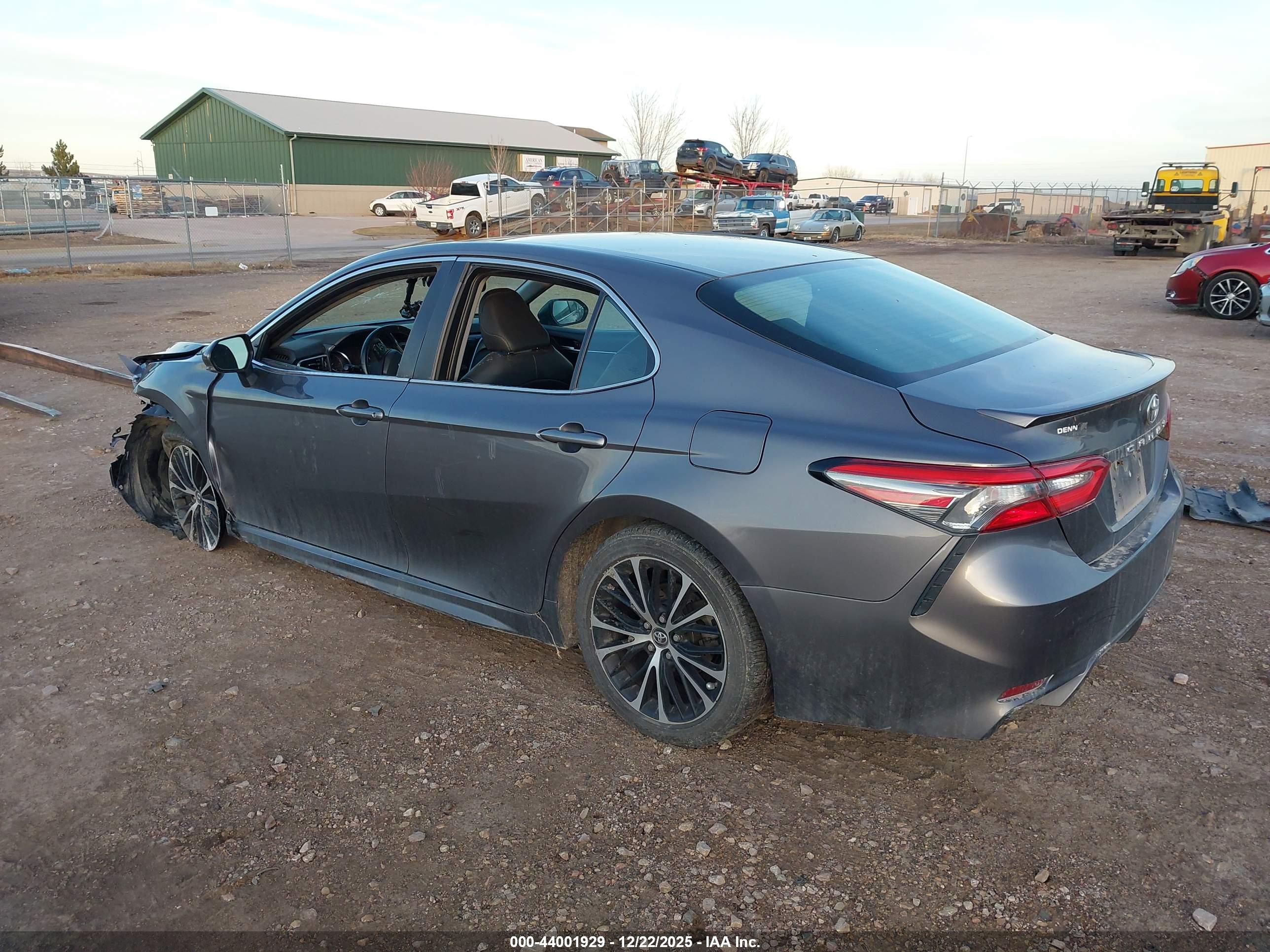 TOYOTA CAMRY image 3