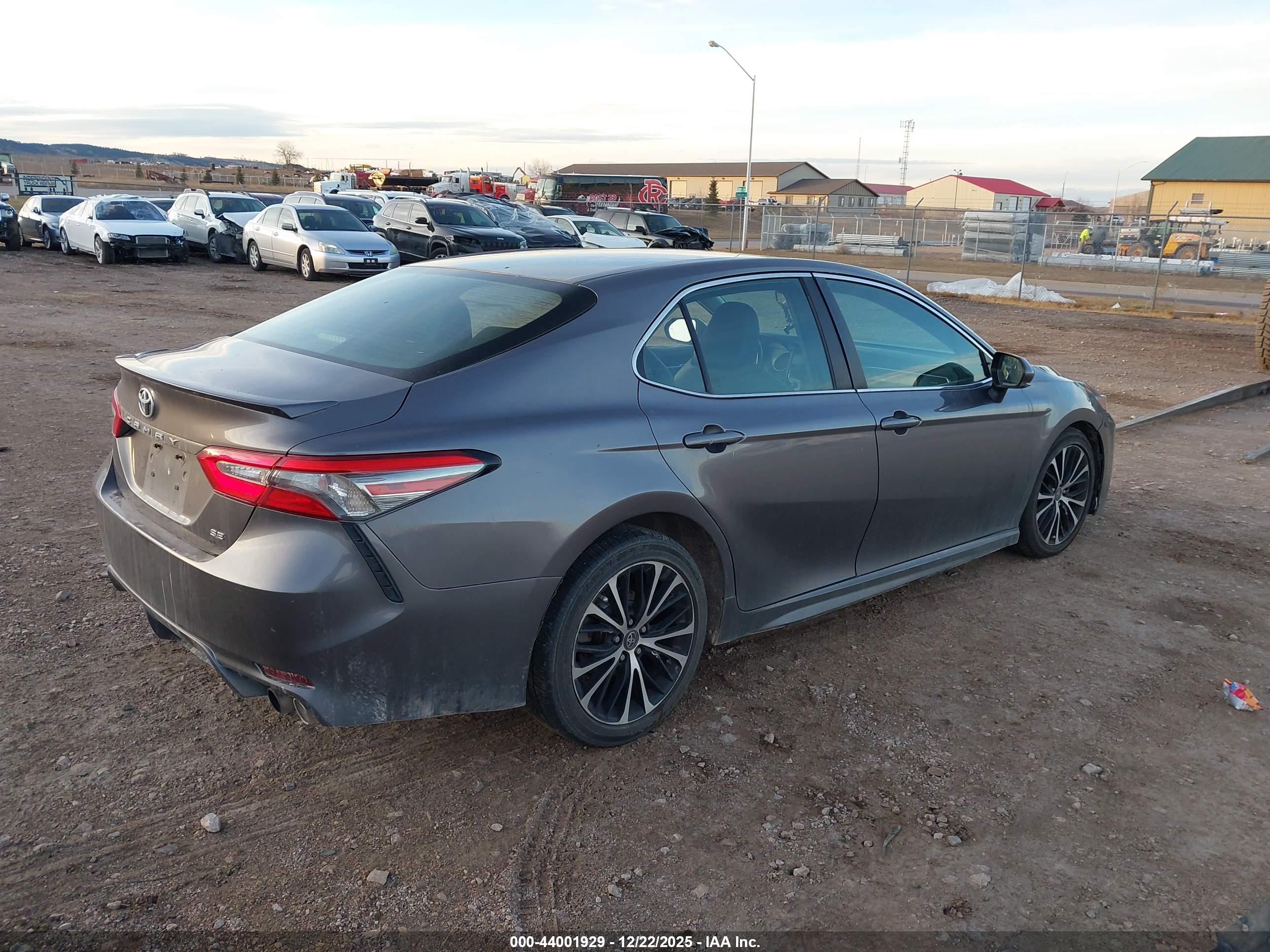 TOYOTA CAMRY image 4