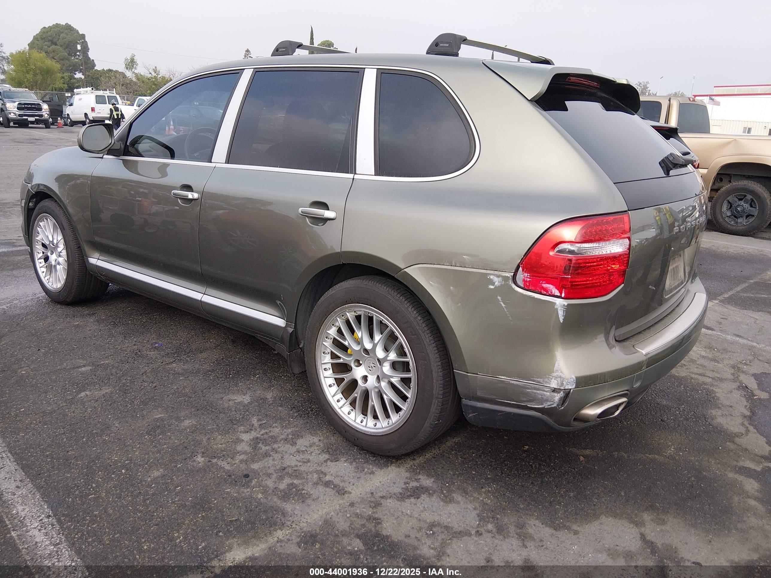 PORSCHE CAYENNE image 3