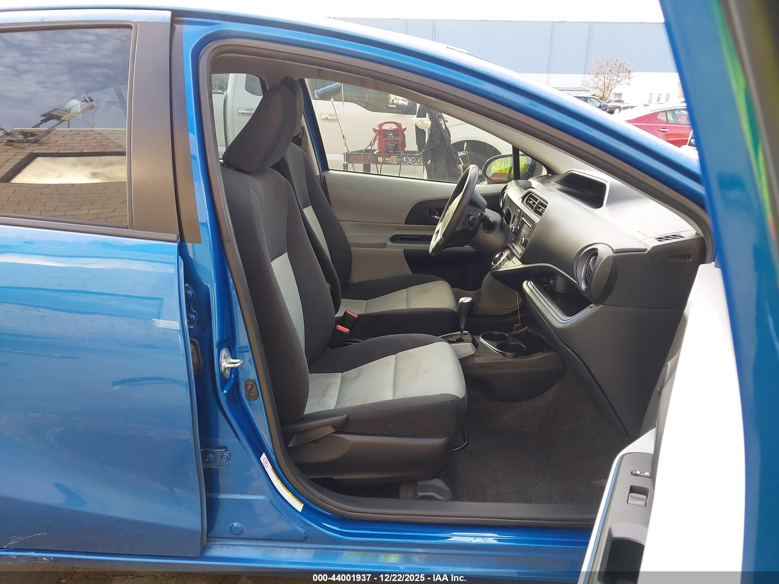 TOYOTA PRIUS image 5