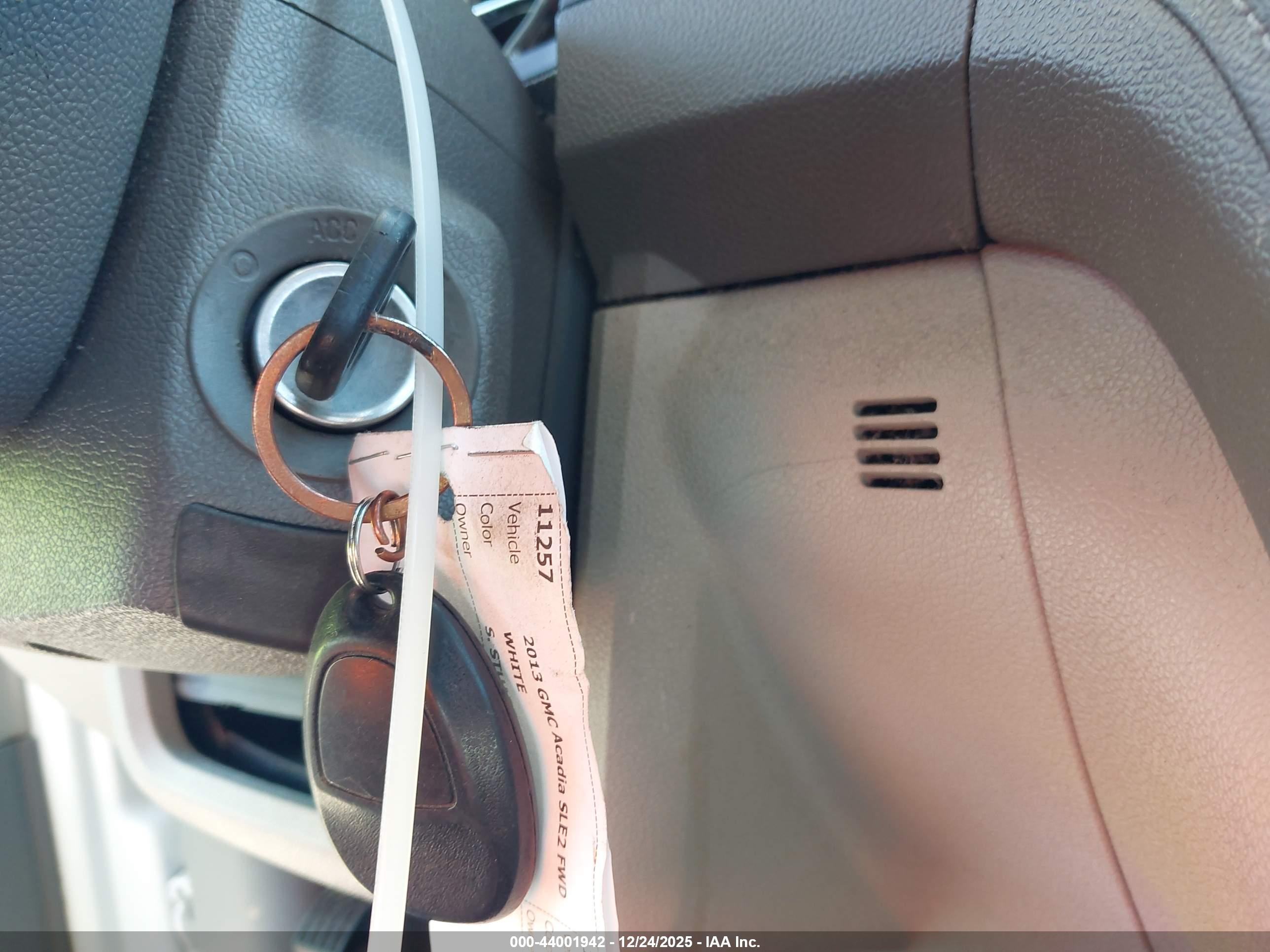 GMC ACADIA image 11