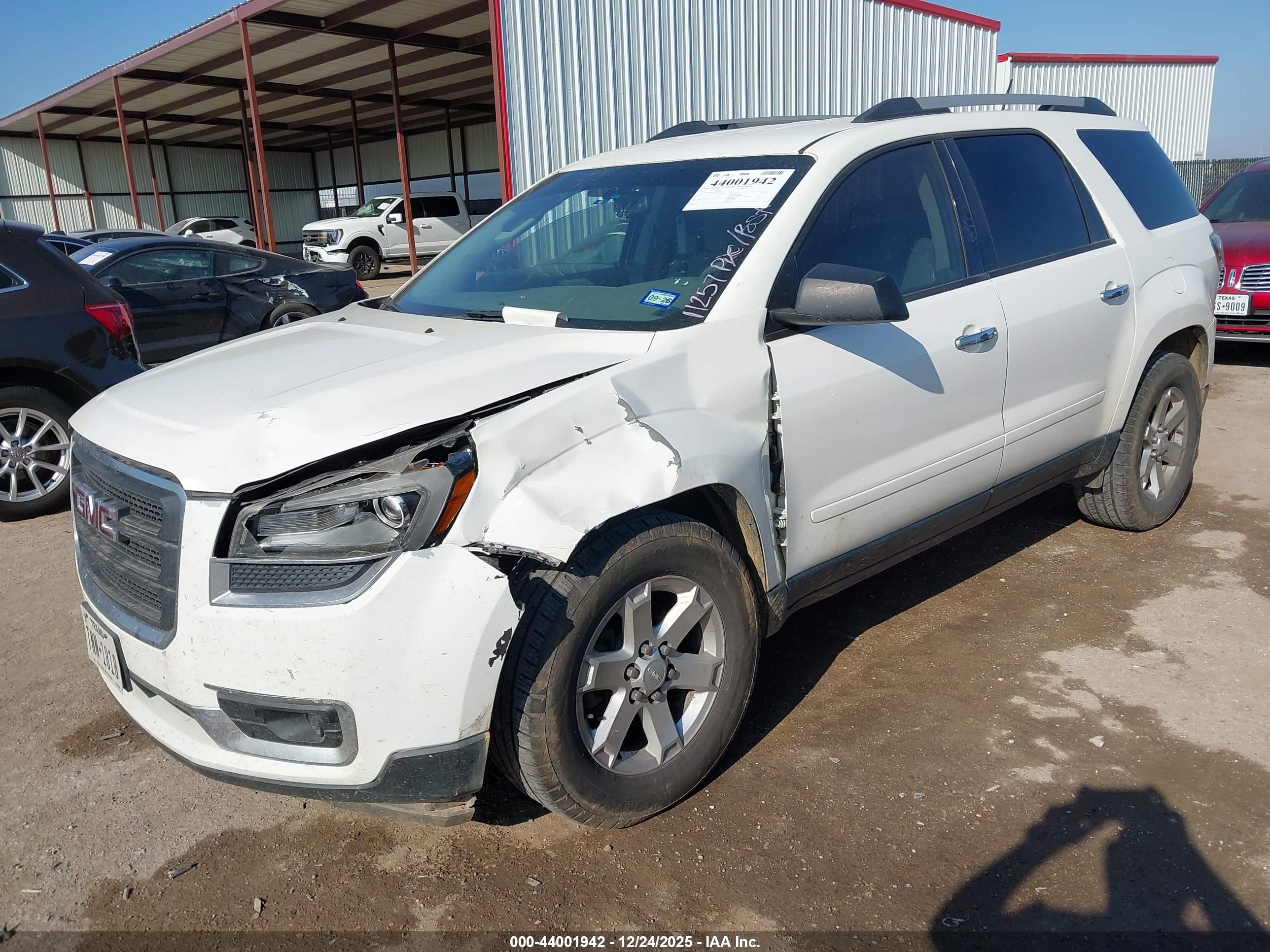 GMC ACADIA image 2