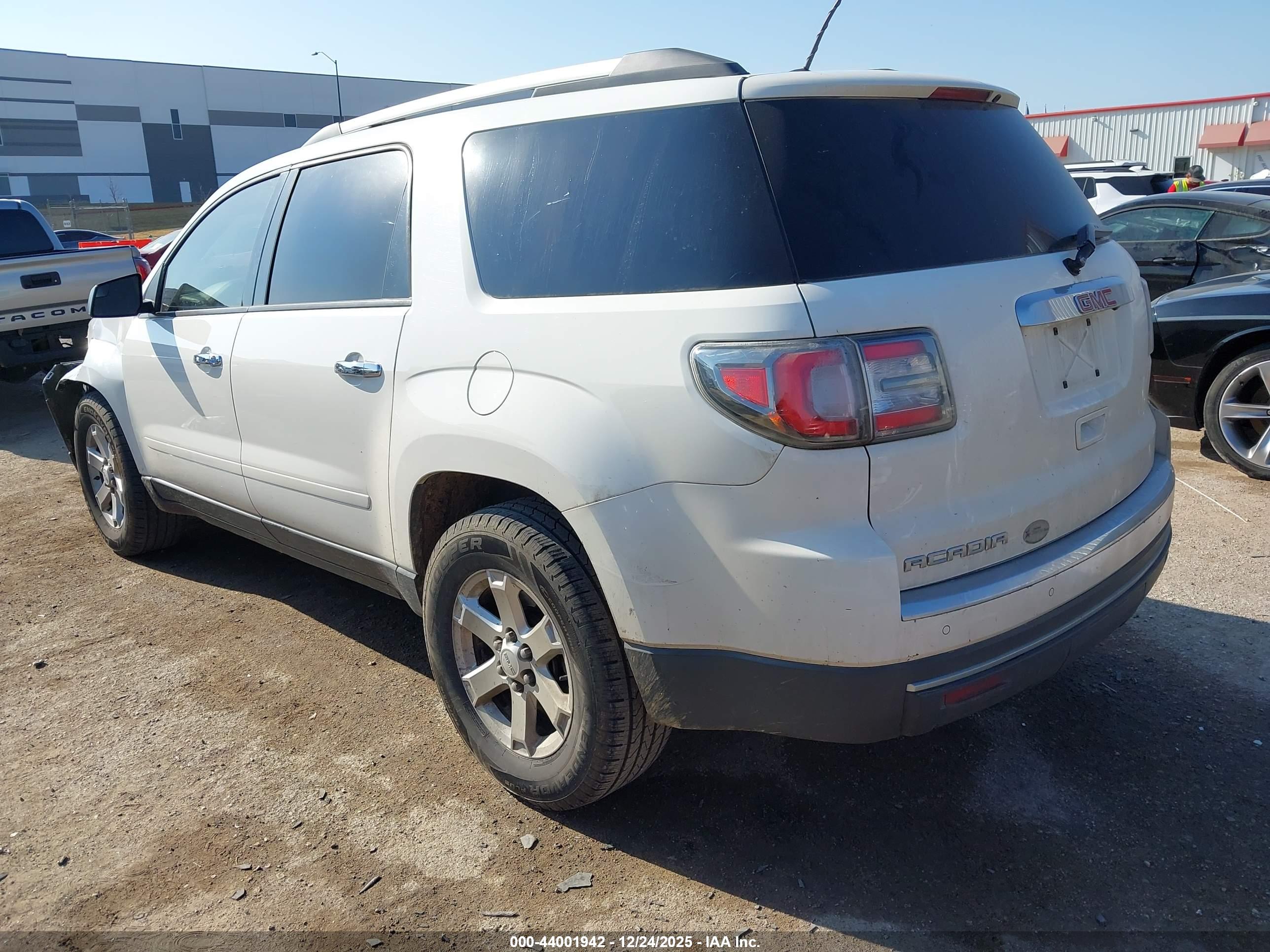 GMC ACADIA image 3