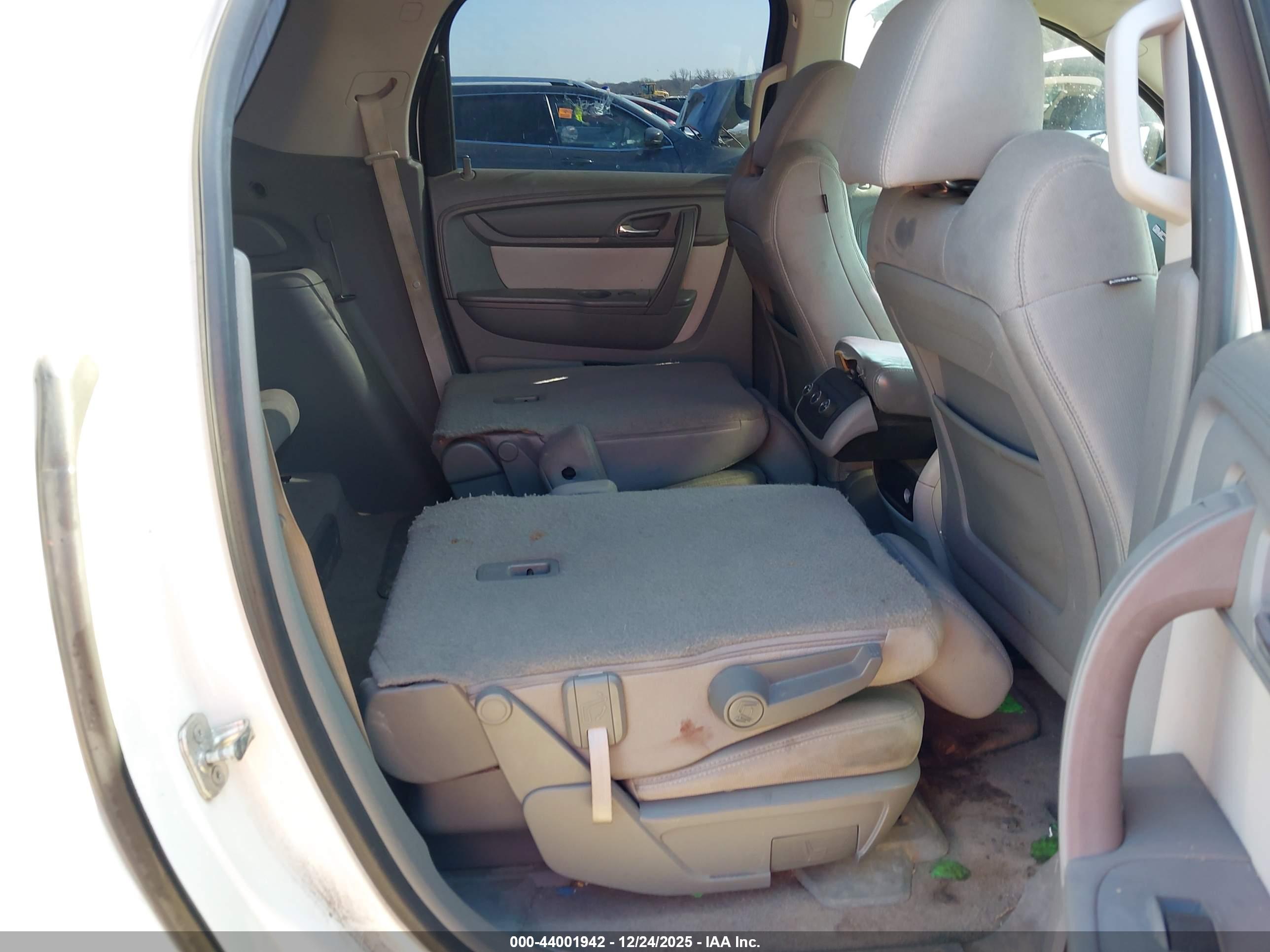GMC ACADIA image 8