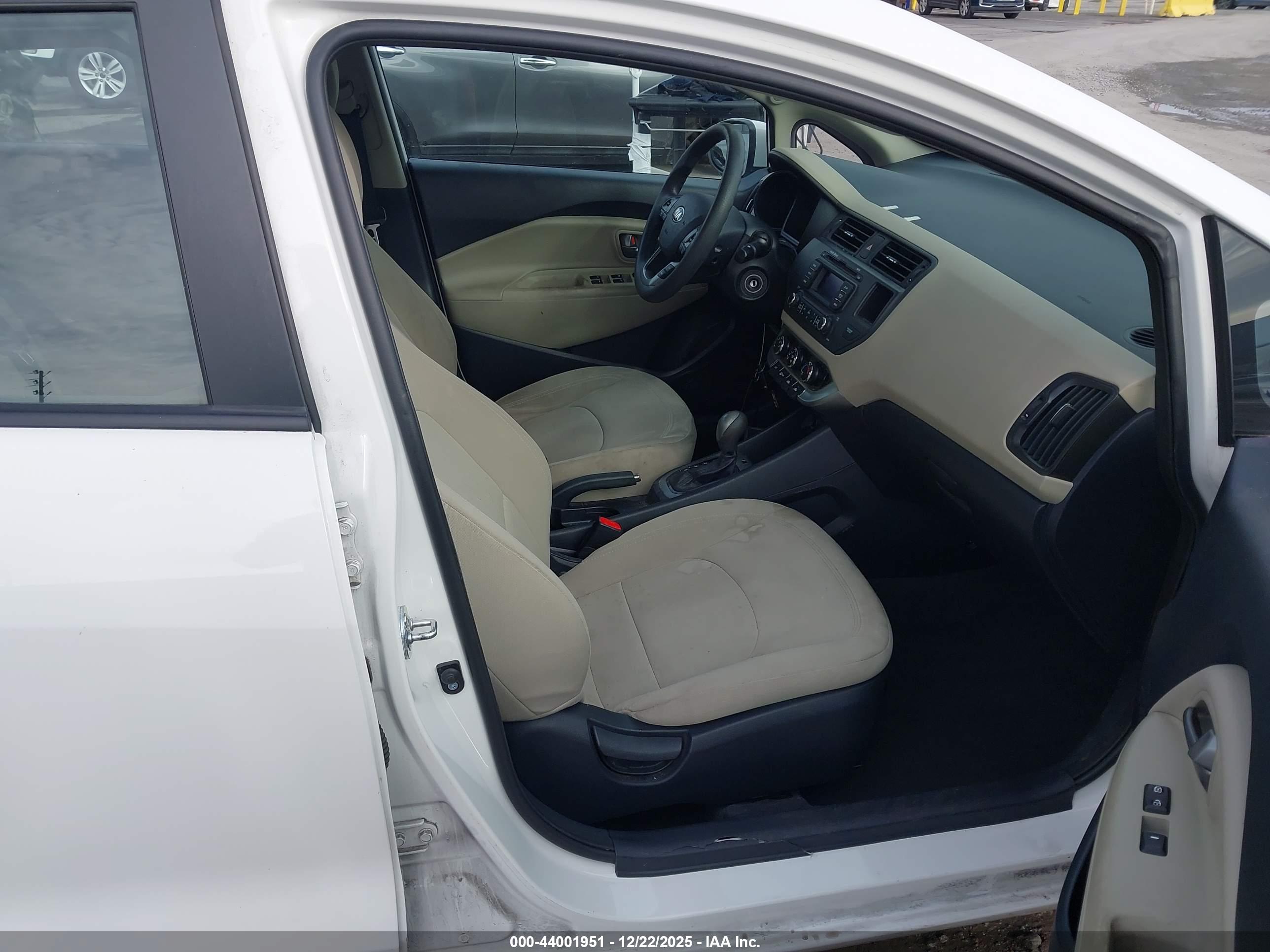 KIA RIO image 5