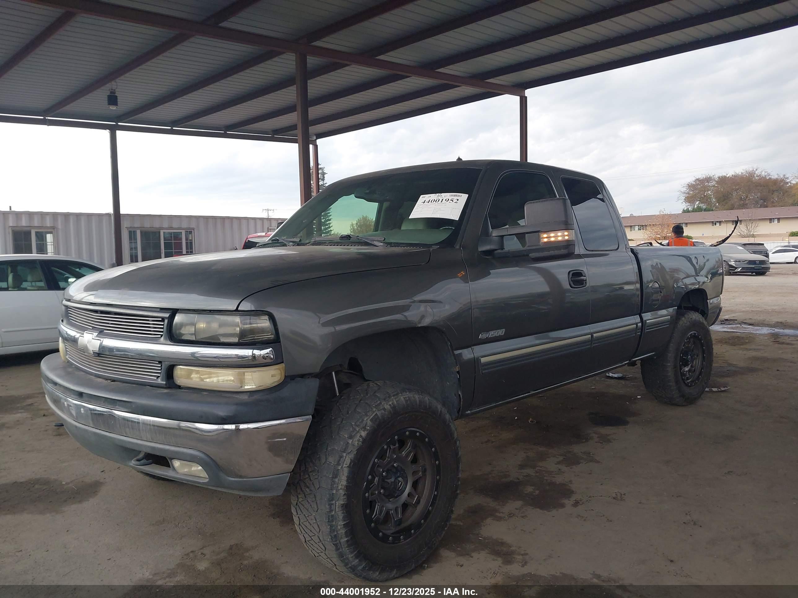 CHEVROLET SILVERADO image 2