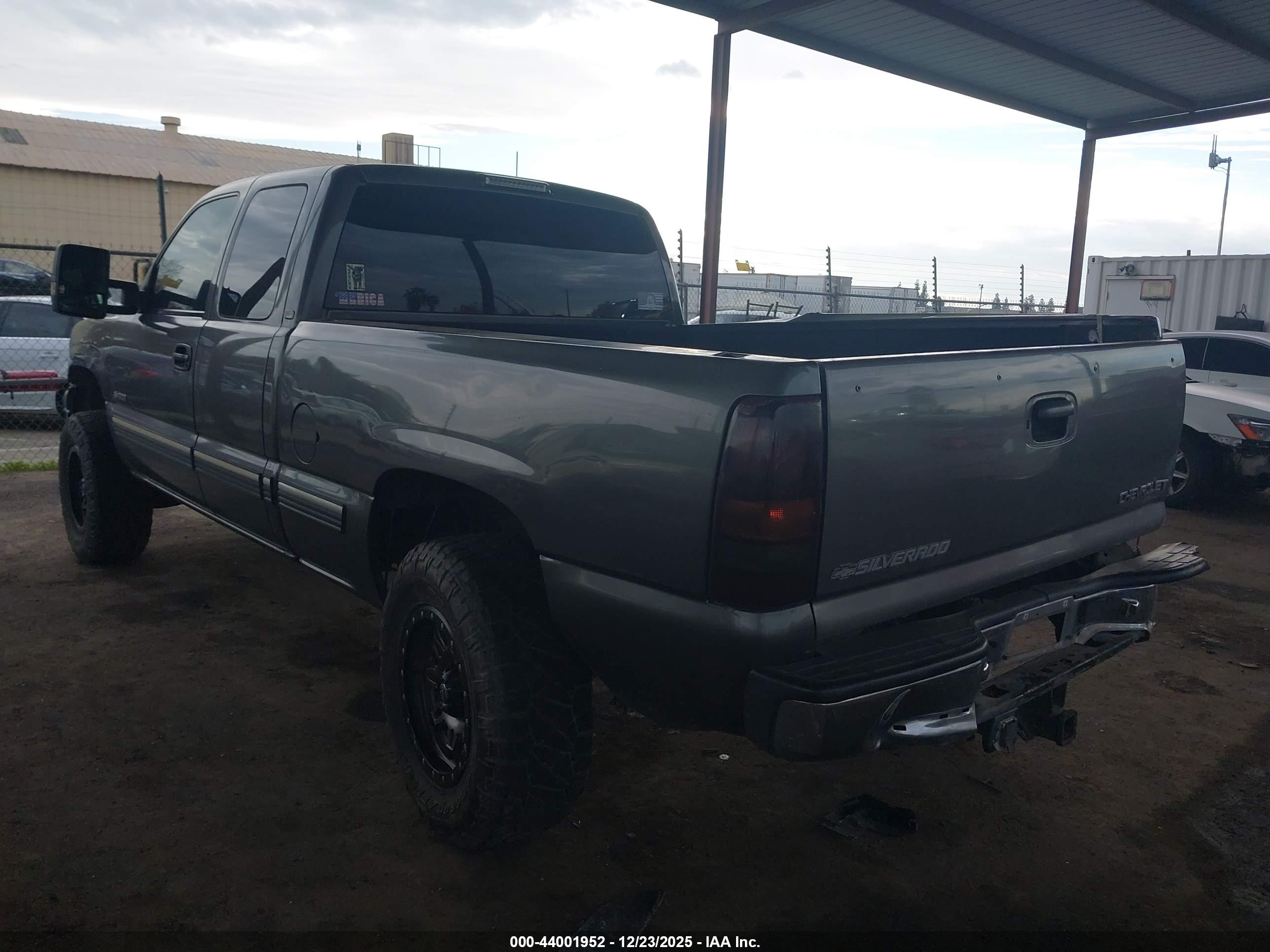 CHEVROLET SILVERADO image 3